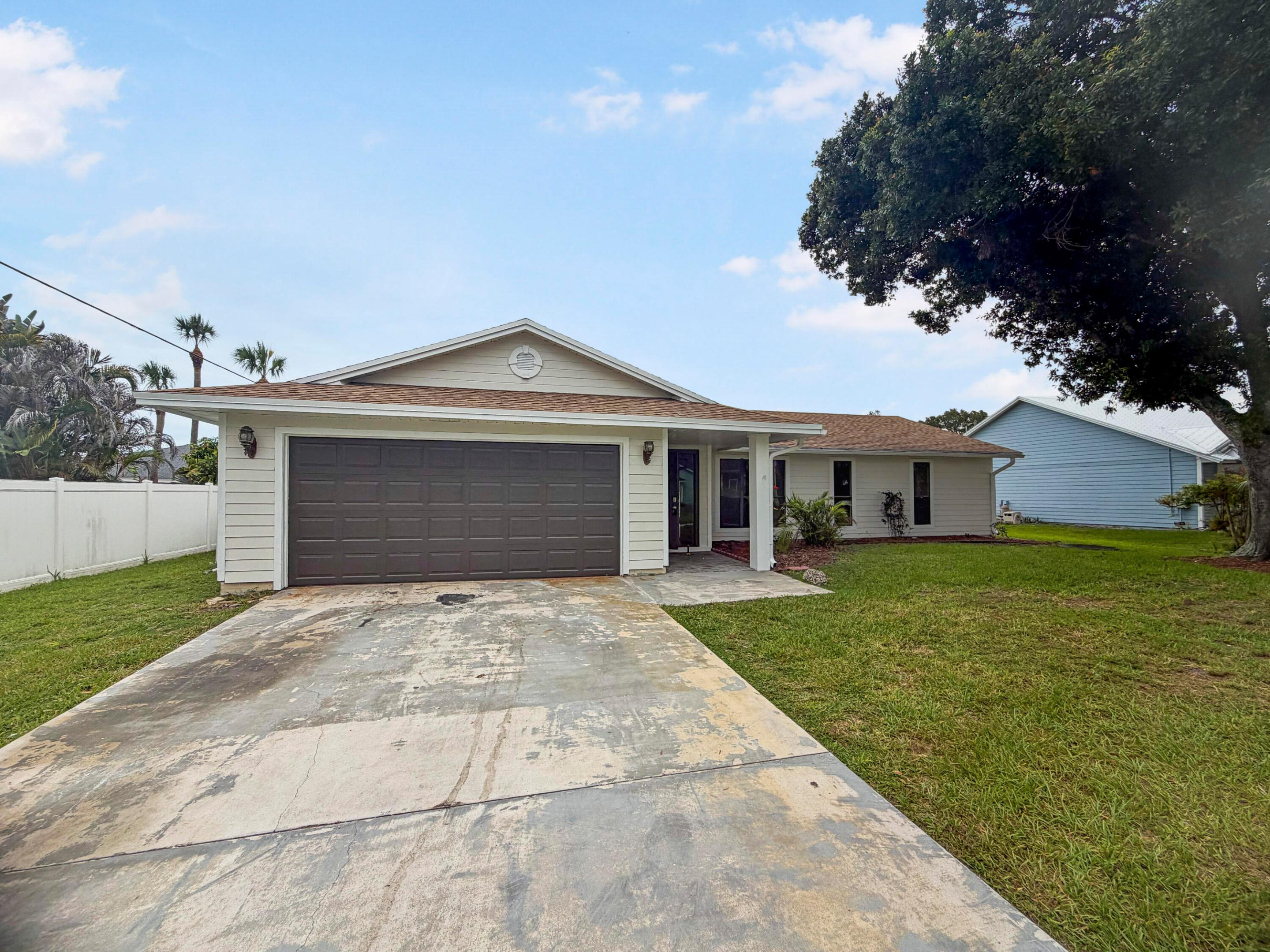 2305 SW Fern Circle — photo