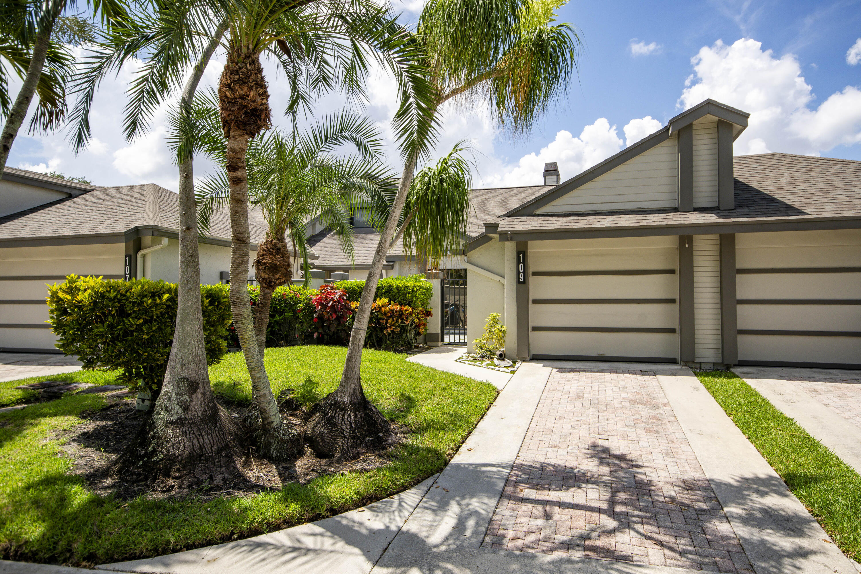 109 Landings Boulevard — photo