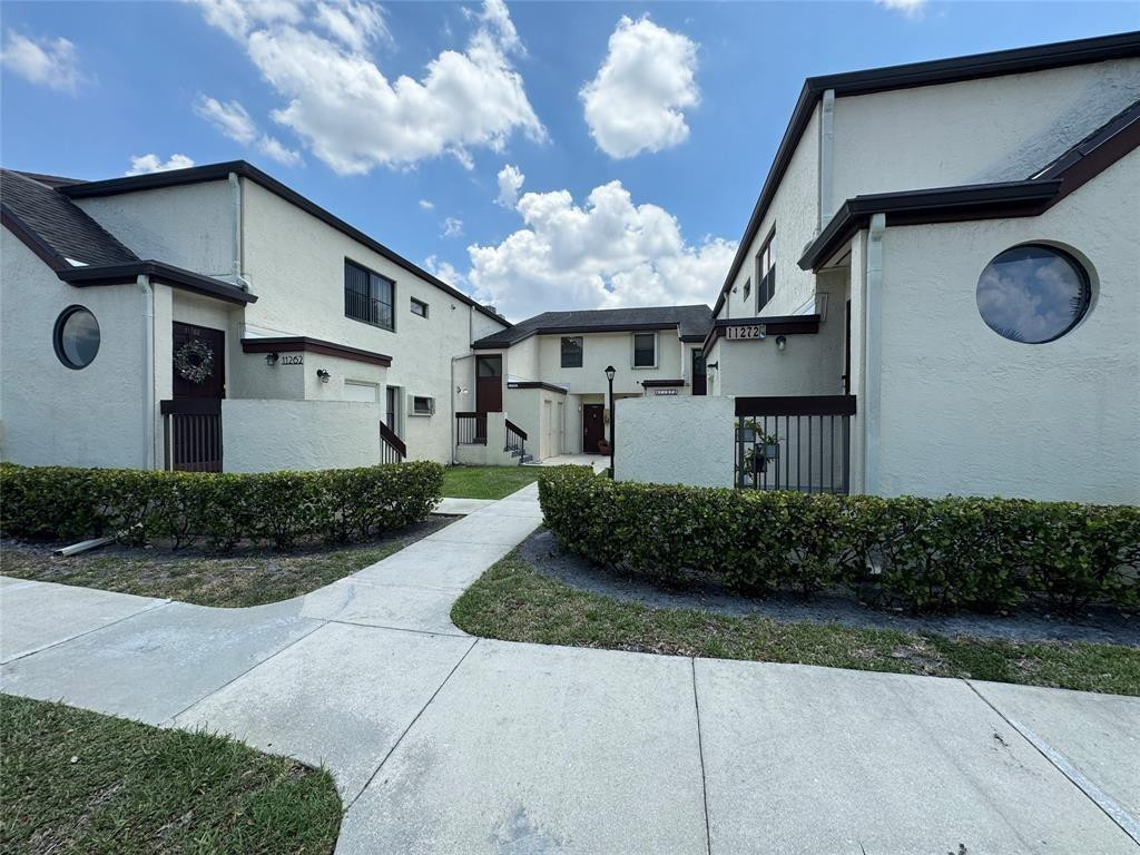 11318 Taft Street — photo