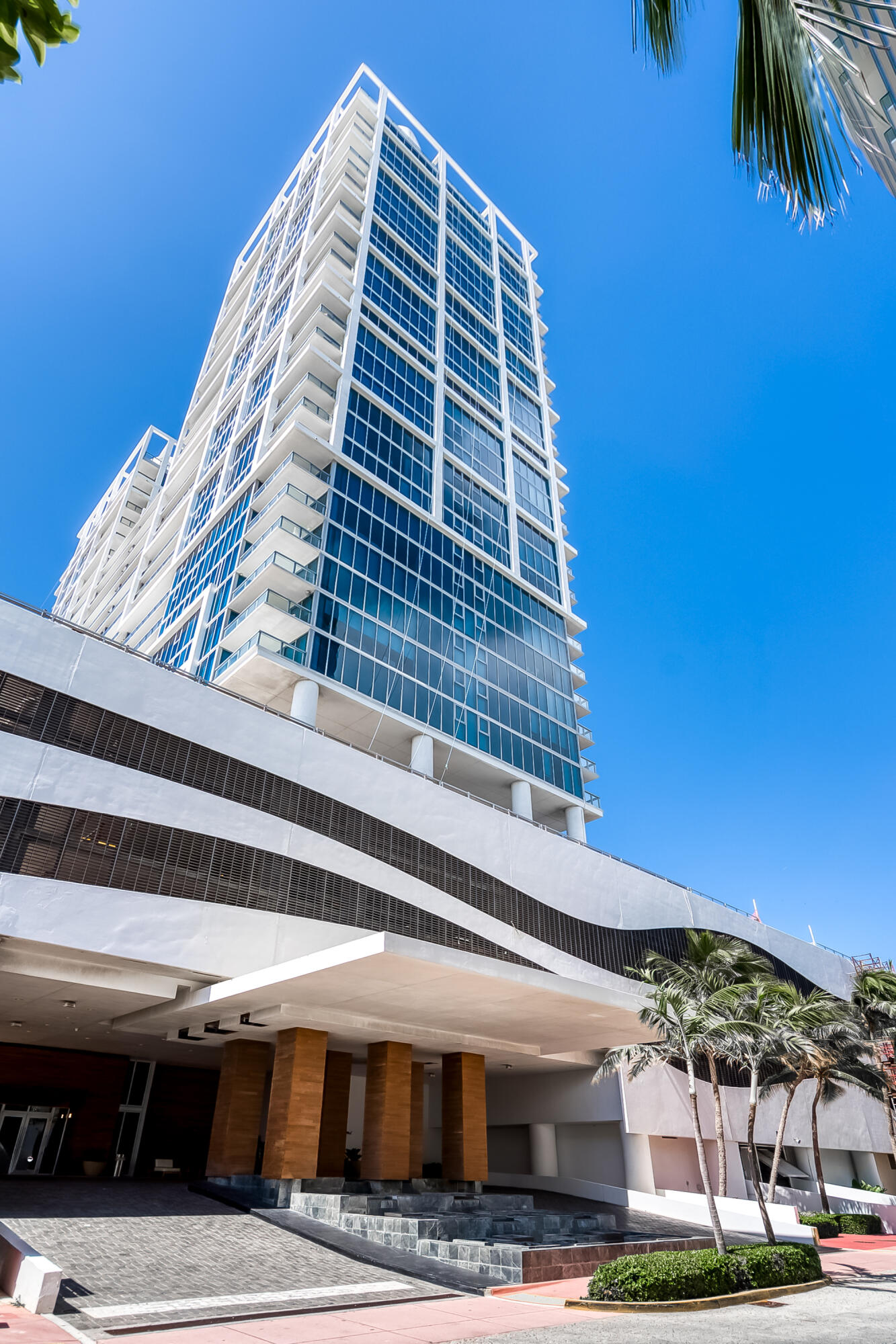 6899 Collins Avenue 1409 — photo