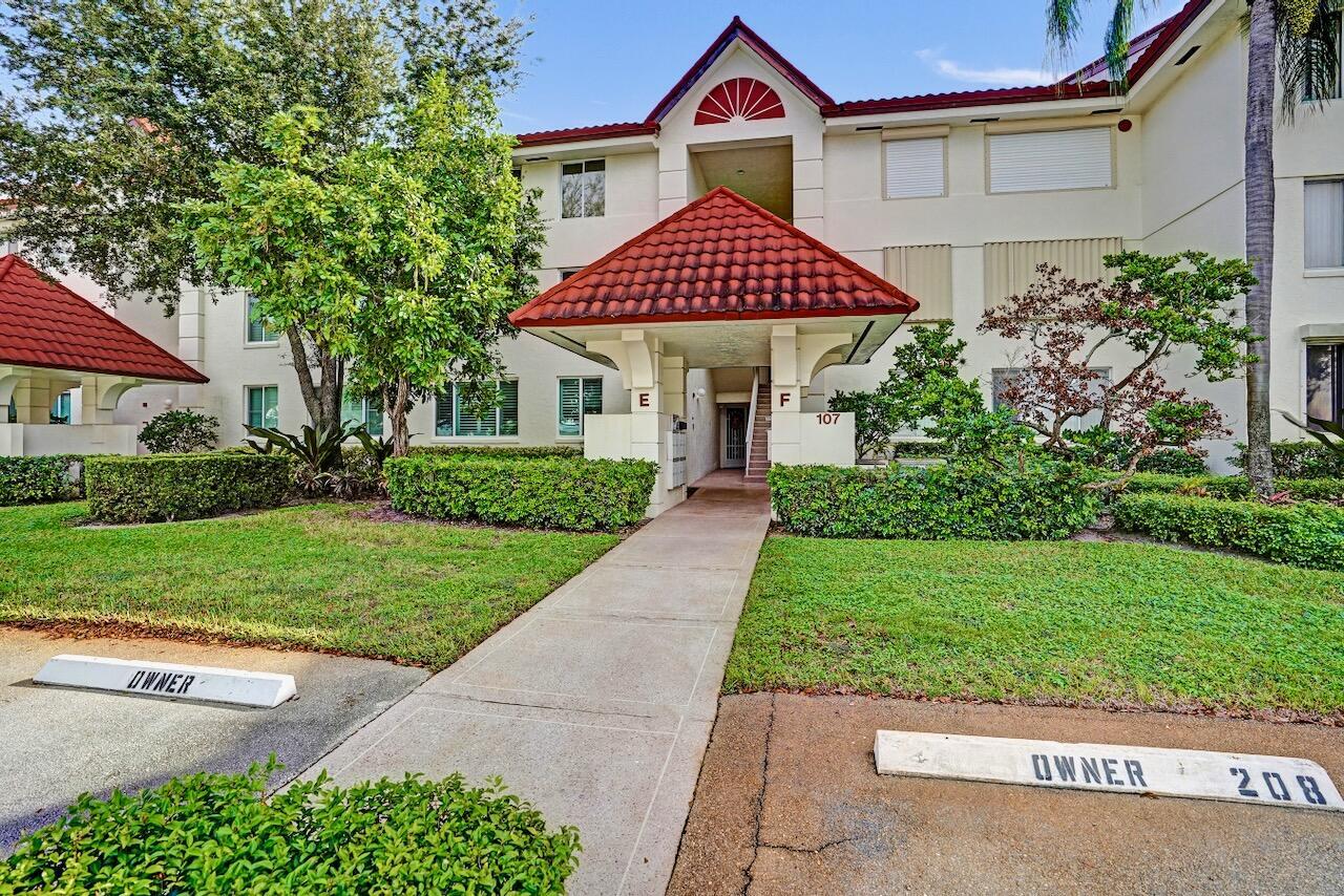 107 Half Moon Circle H1 — photo