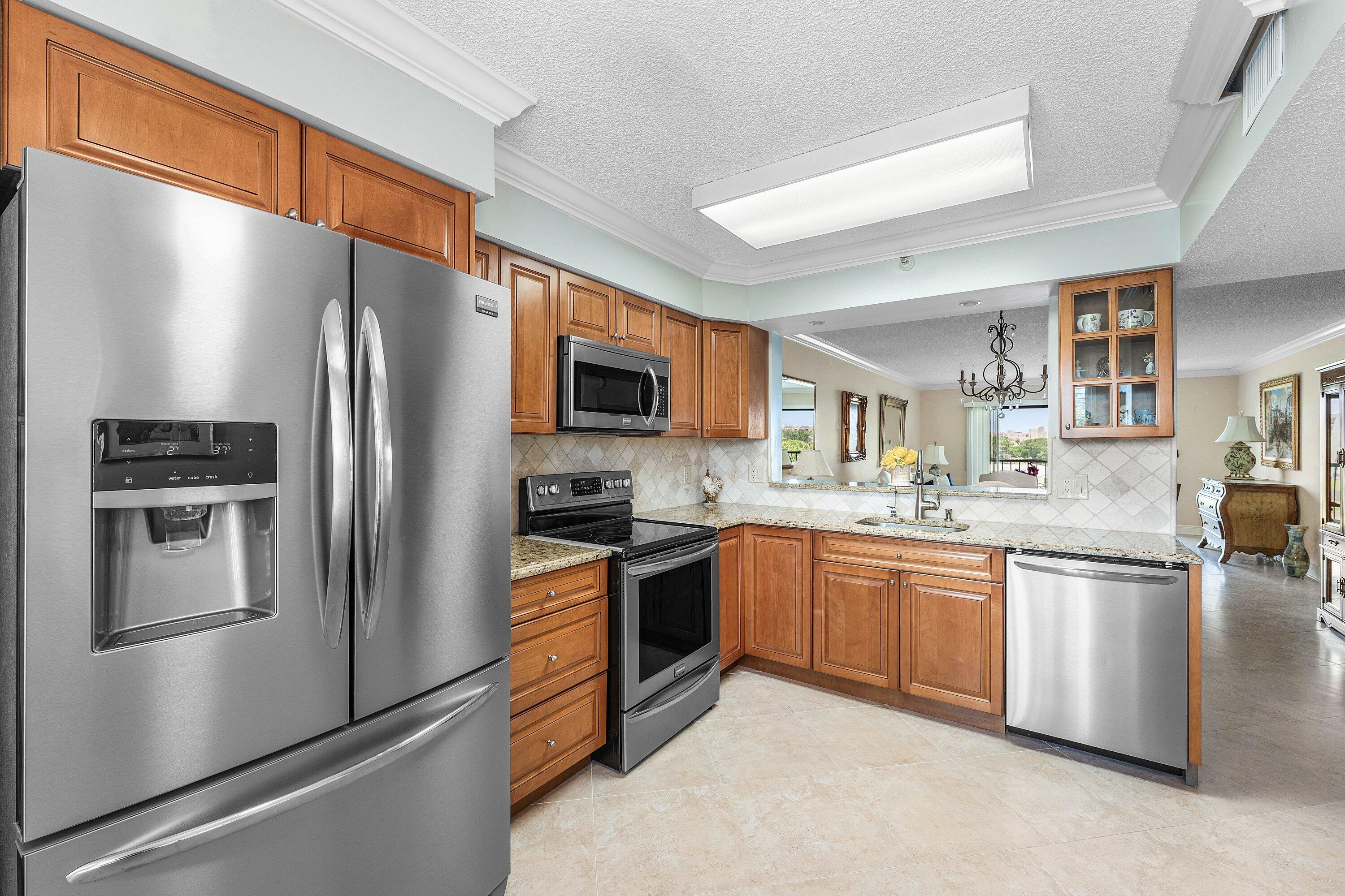 7076 Huntington Lane 502 — photo