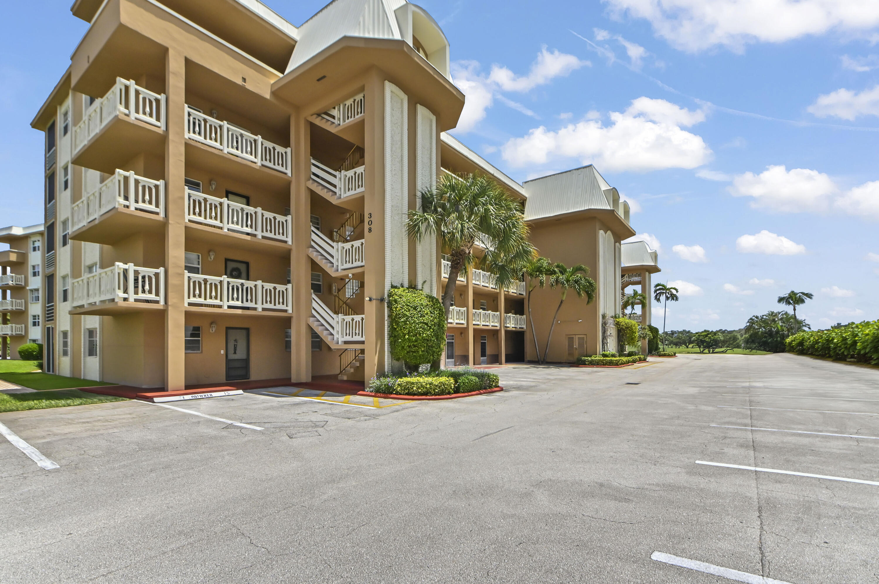 308 Golfview Road 101 — photo