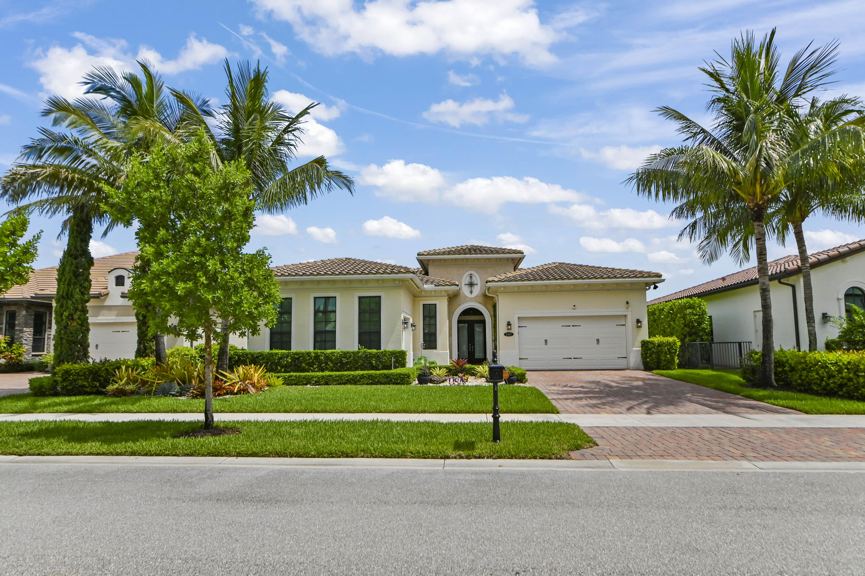 9307 Grand Prix Lane — photo