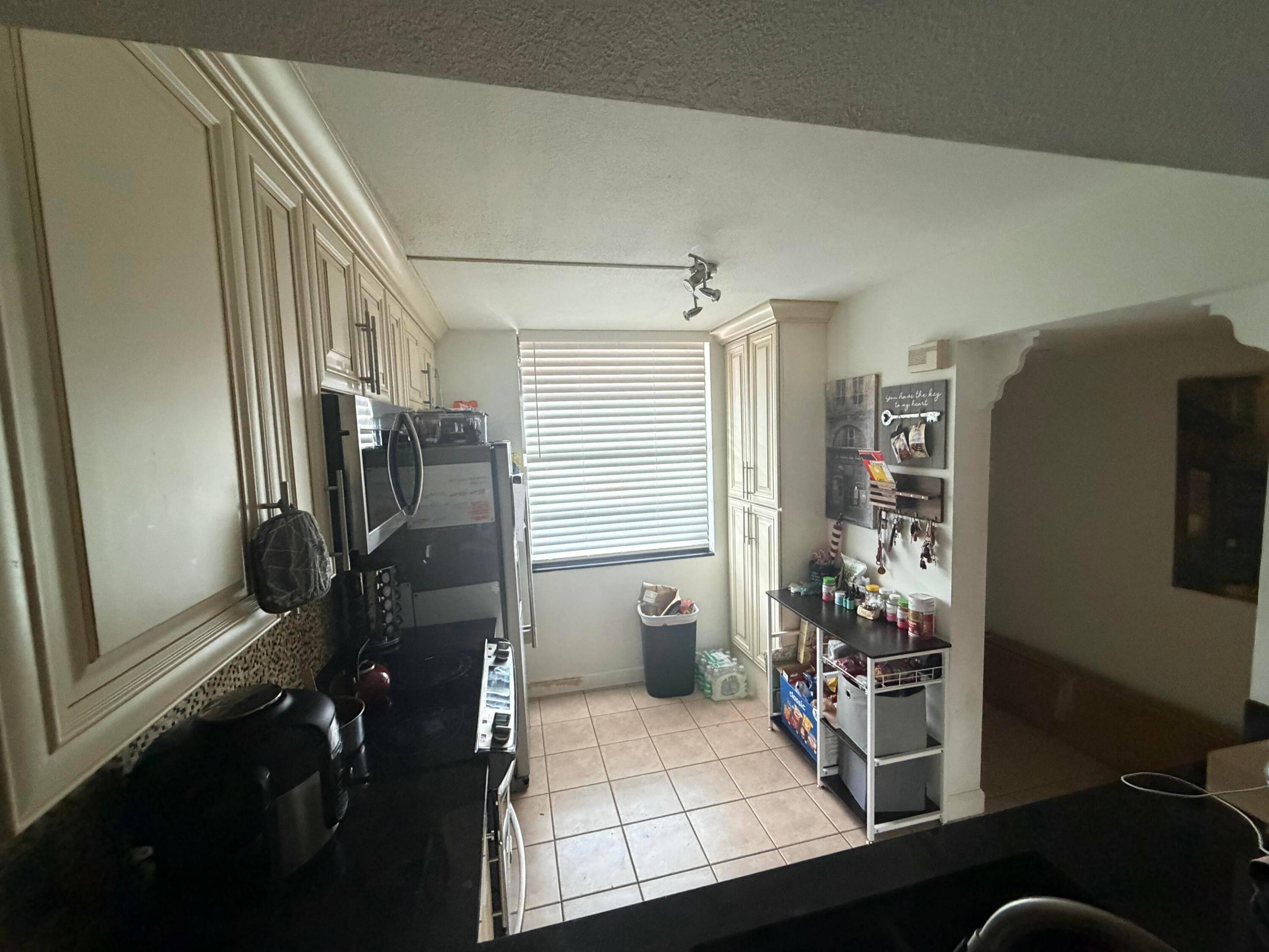 1711 Whitehall Drive 201 — photo