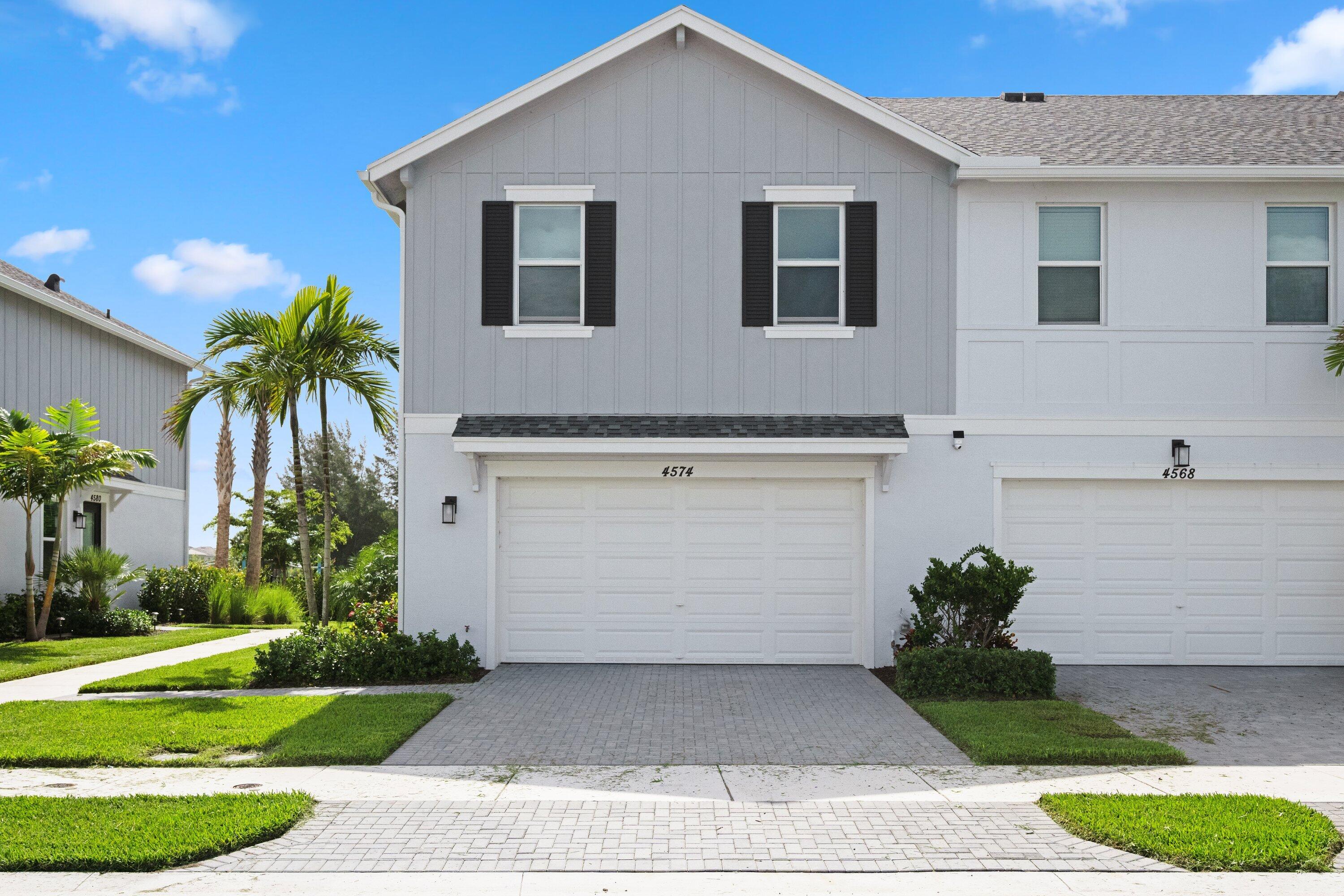 4574 Longwood Lake Square — photo