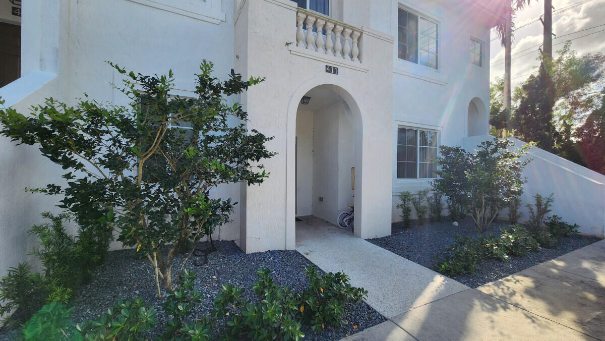 12600 SW 50th Court 411 — photo