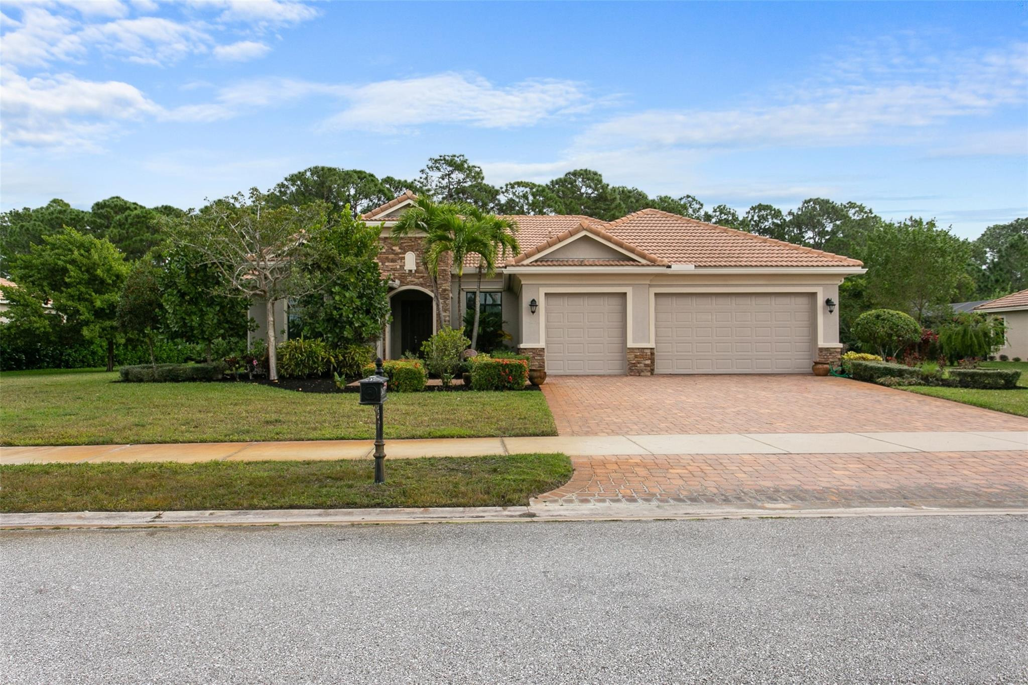 3477 SW Westover Court — photo