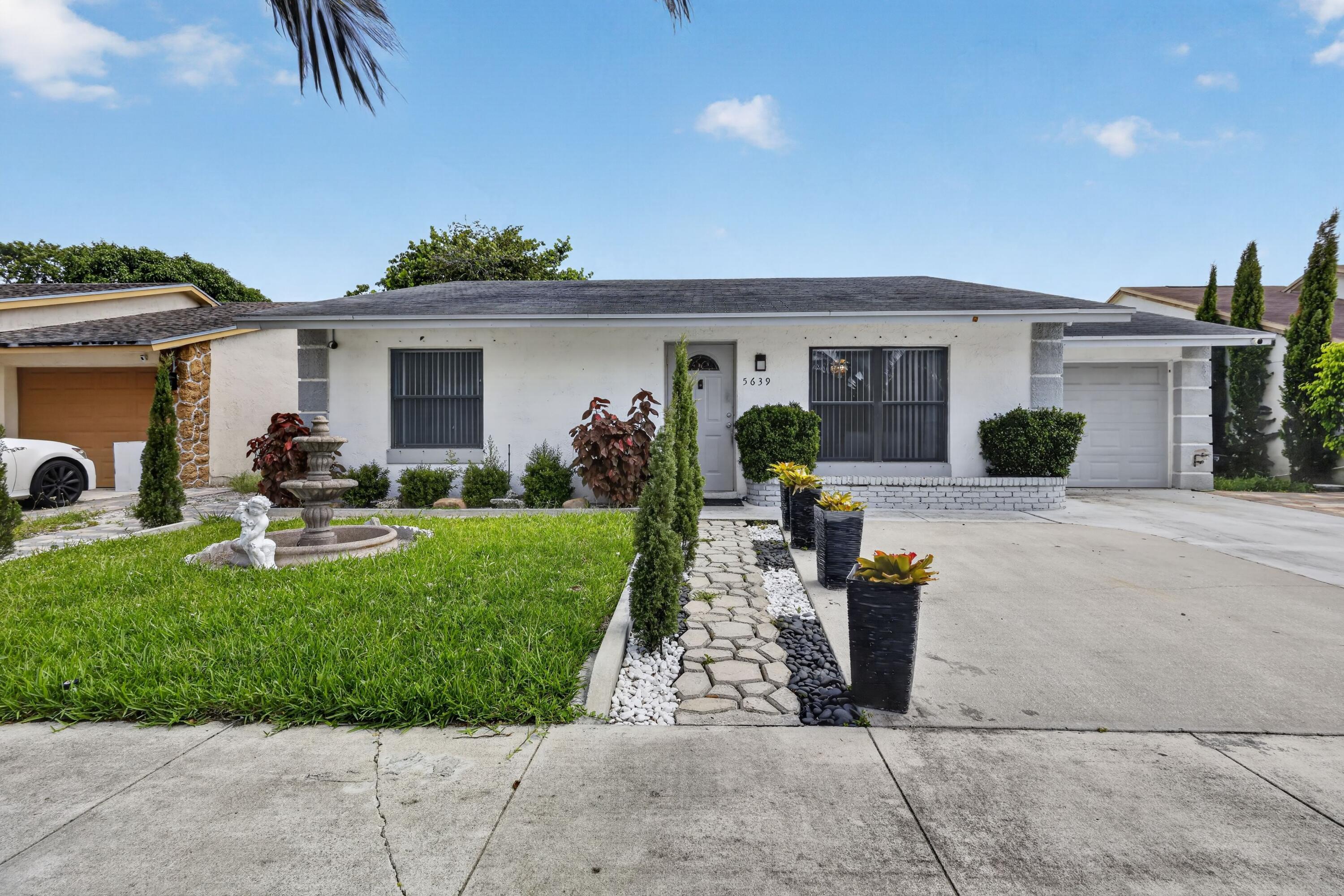5639 Ithaca Circle E, Lake Worth, FL 33463 — photo 2
