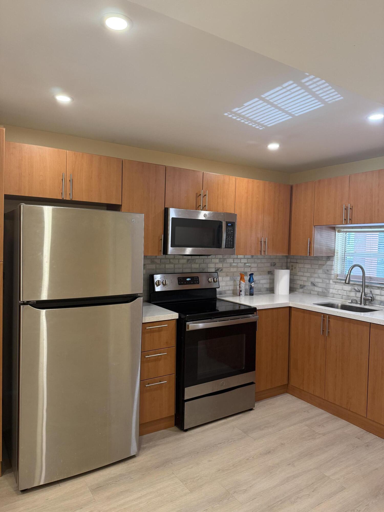 830 S Hollybrook Drive 204 — photo