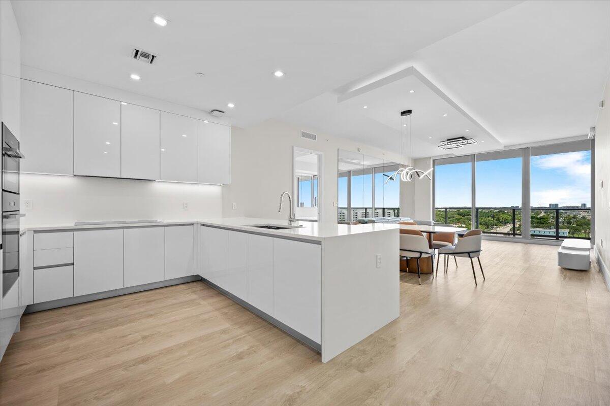 220 Lake Shore Drive 917 — photo