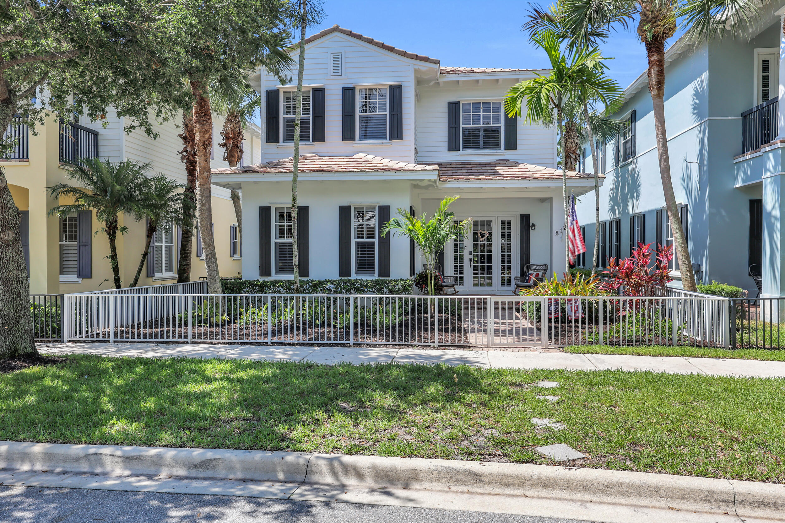 212 W Bay Cedar Circle — photo