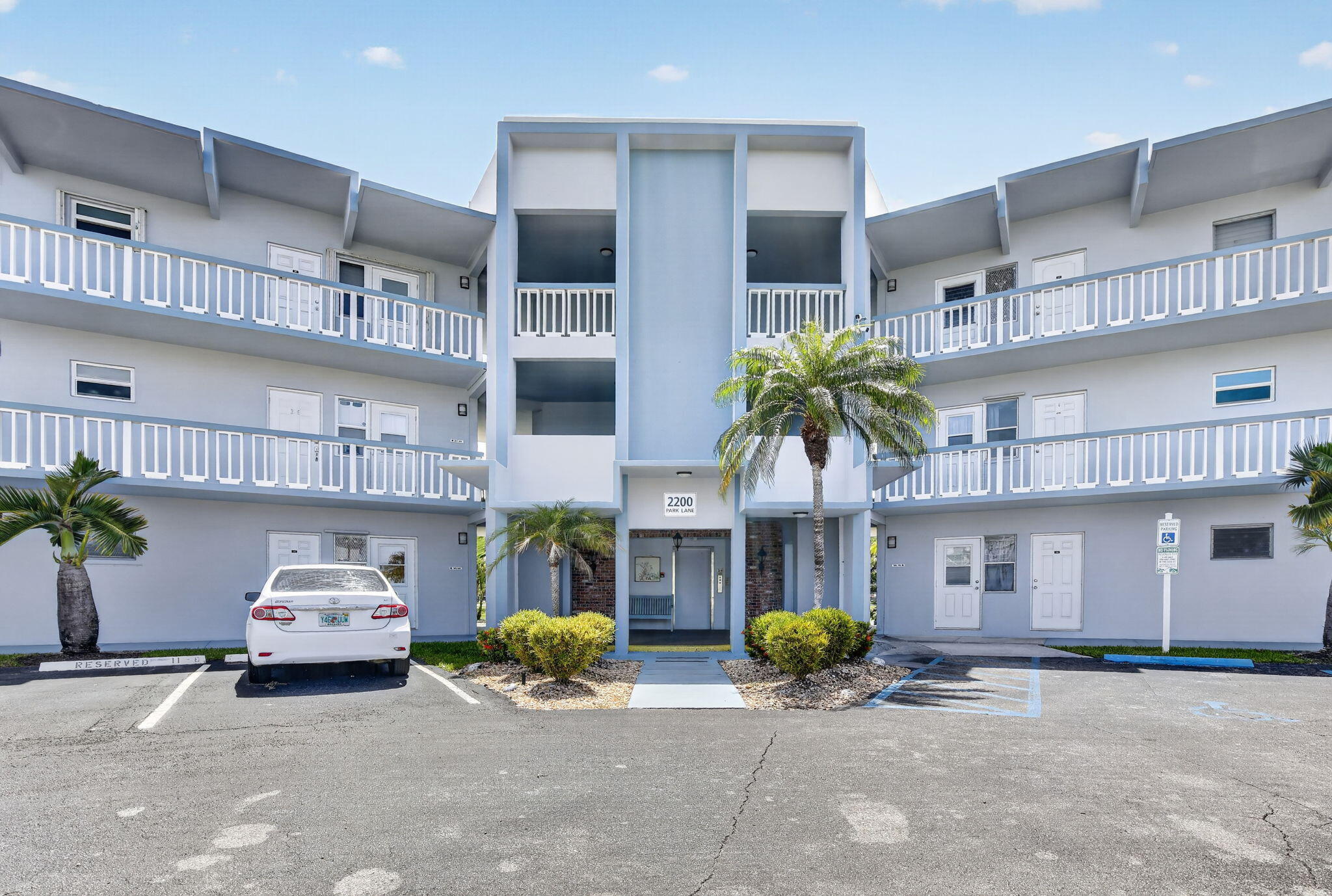 2200 Park Lane 208 — photo