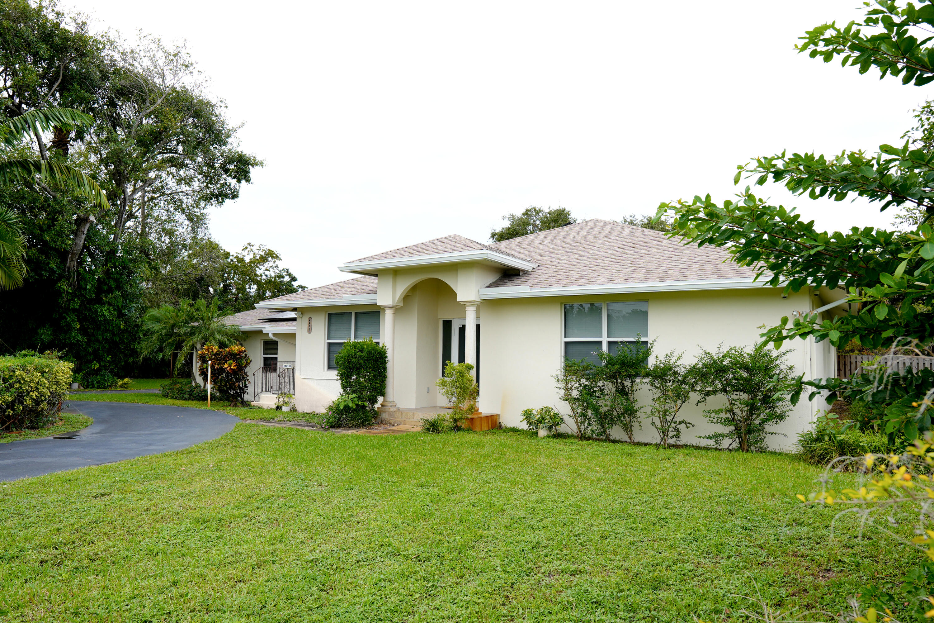 821 SW 13th Court — photo