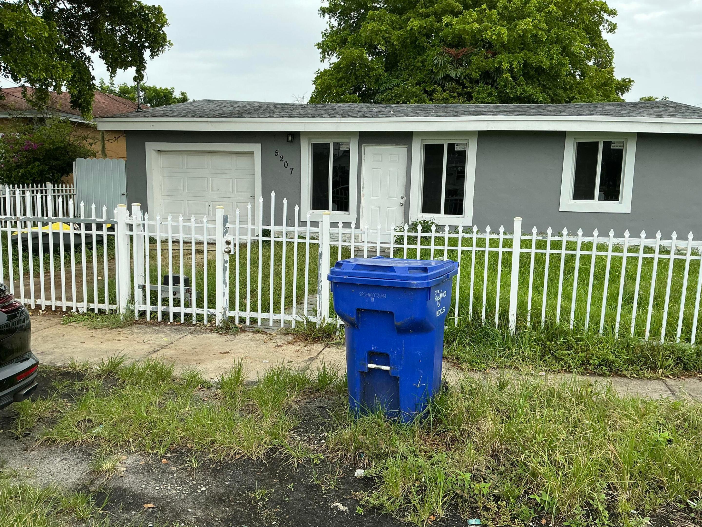 5207 Fletcher Street — photo