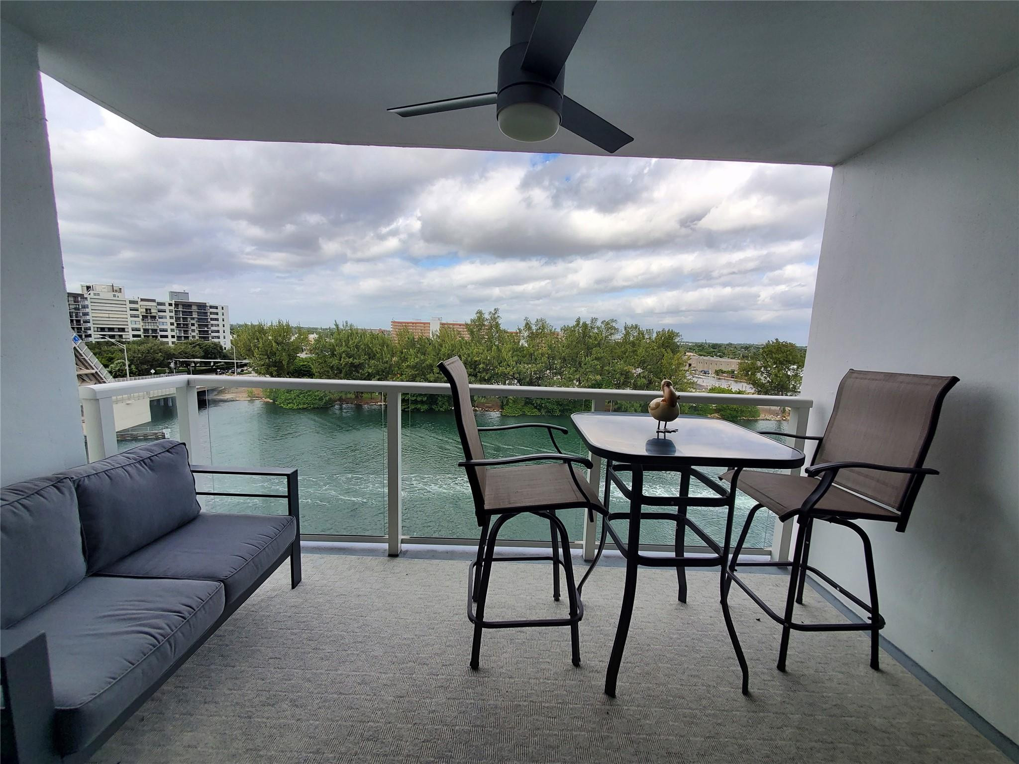 1401 N Riverside Drive 805 — photo