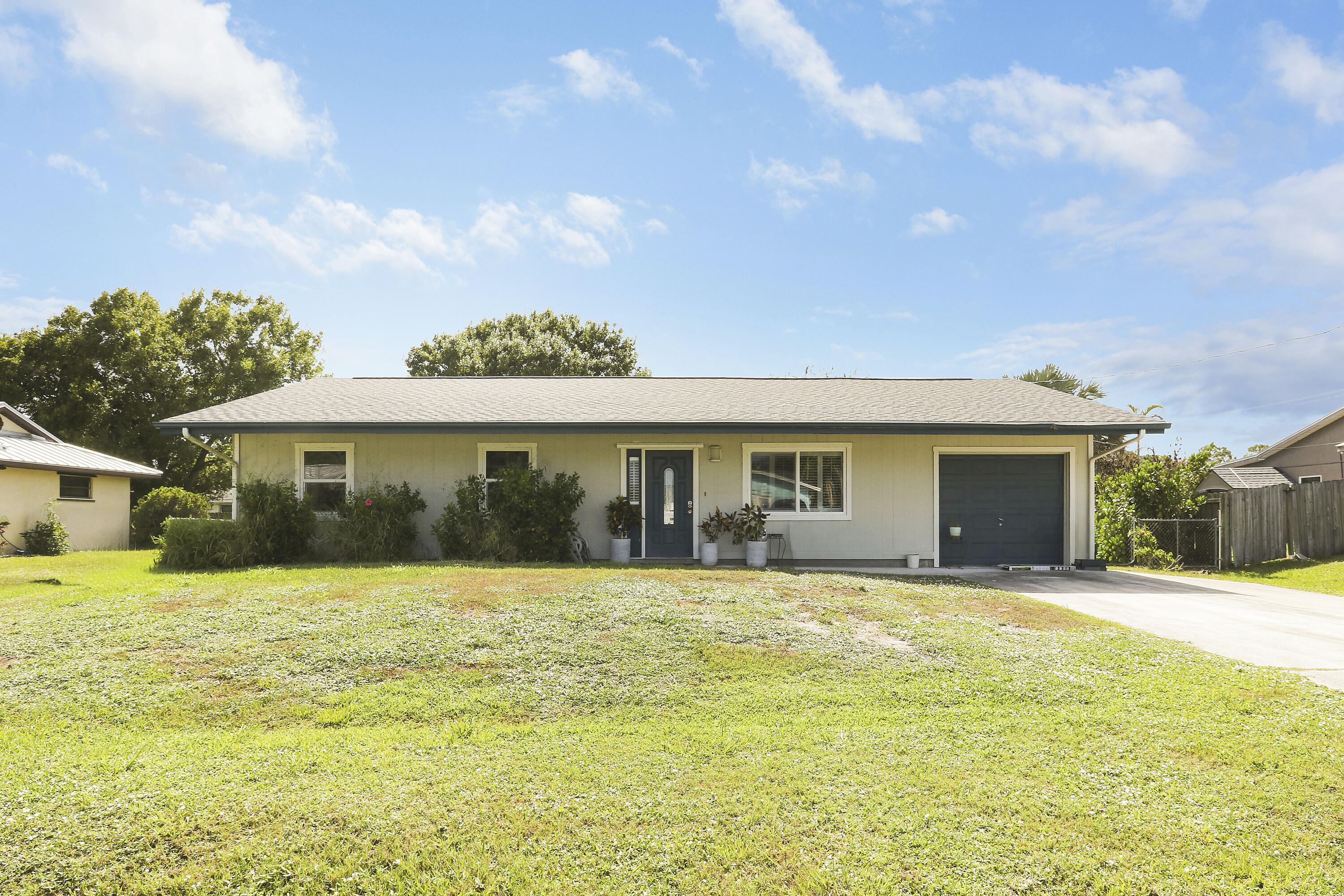 5601 Palm Drive — photo