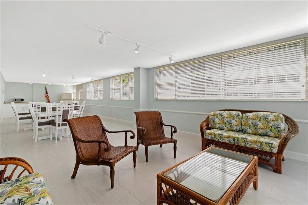 1238 Hillsboro Mile 210 — photo