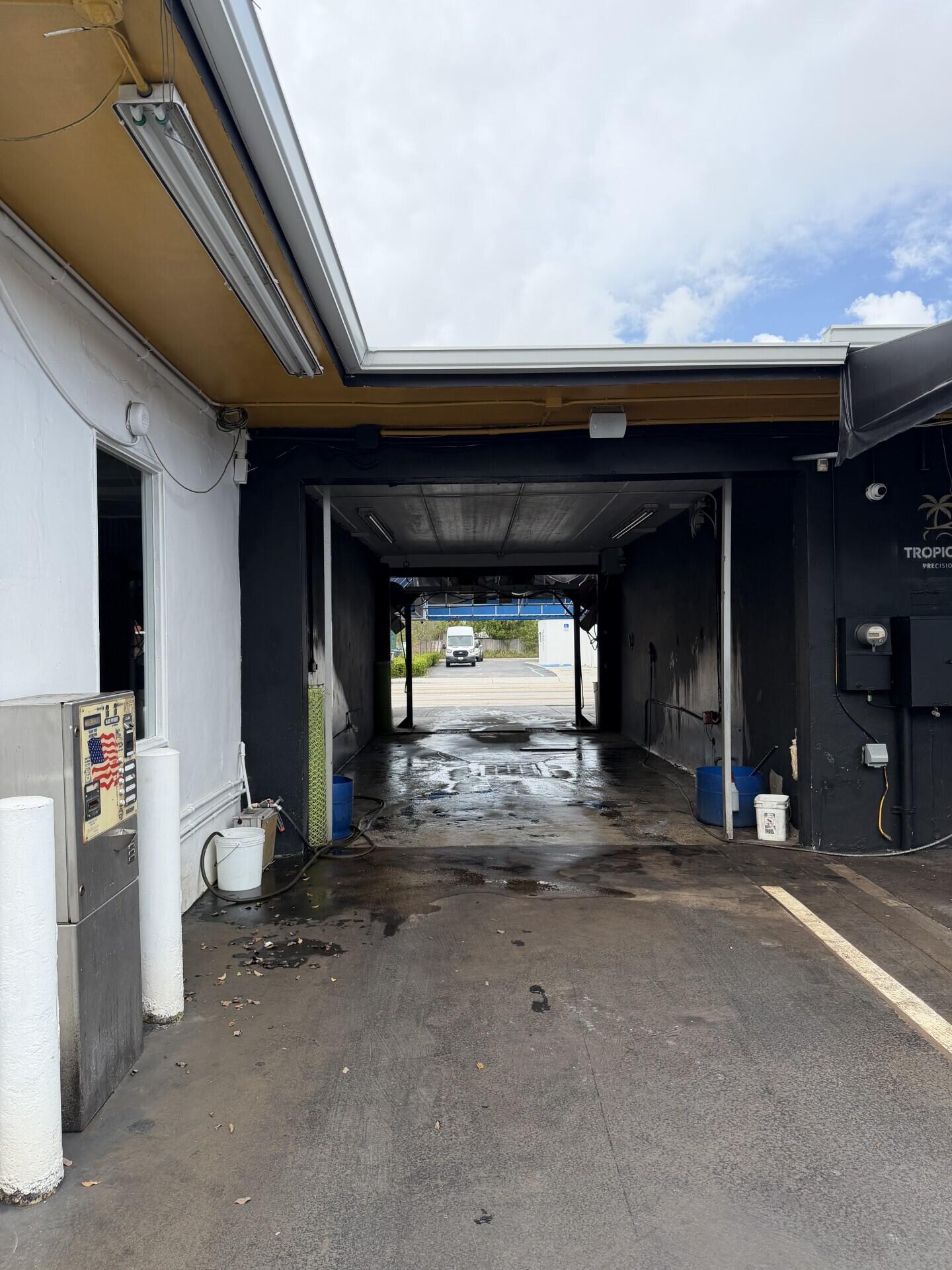 824 N Dixie Highway — photo