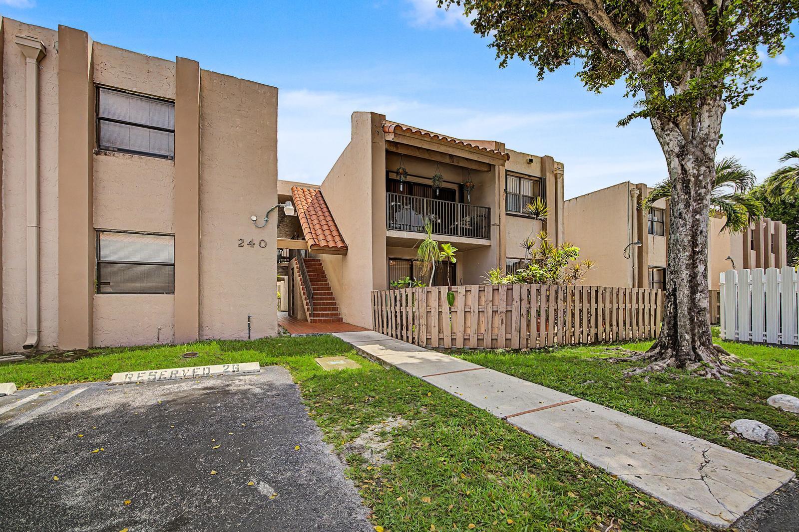 240 W Park Drive 201-4 — photo
