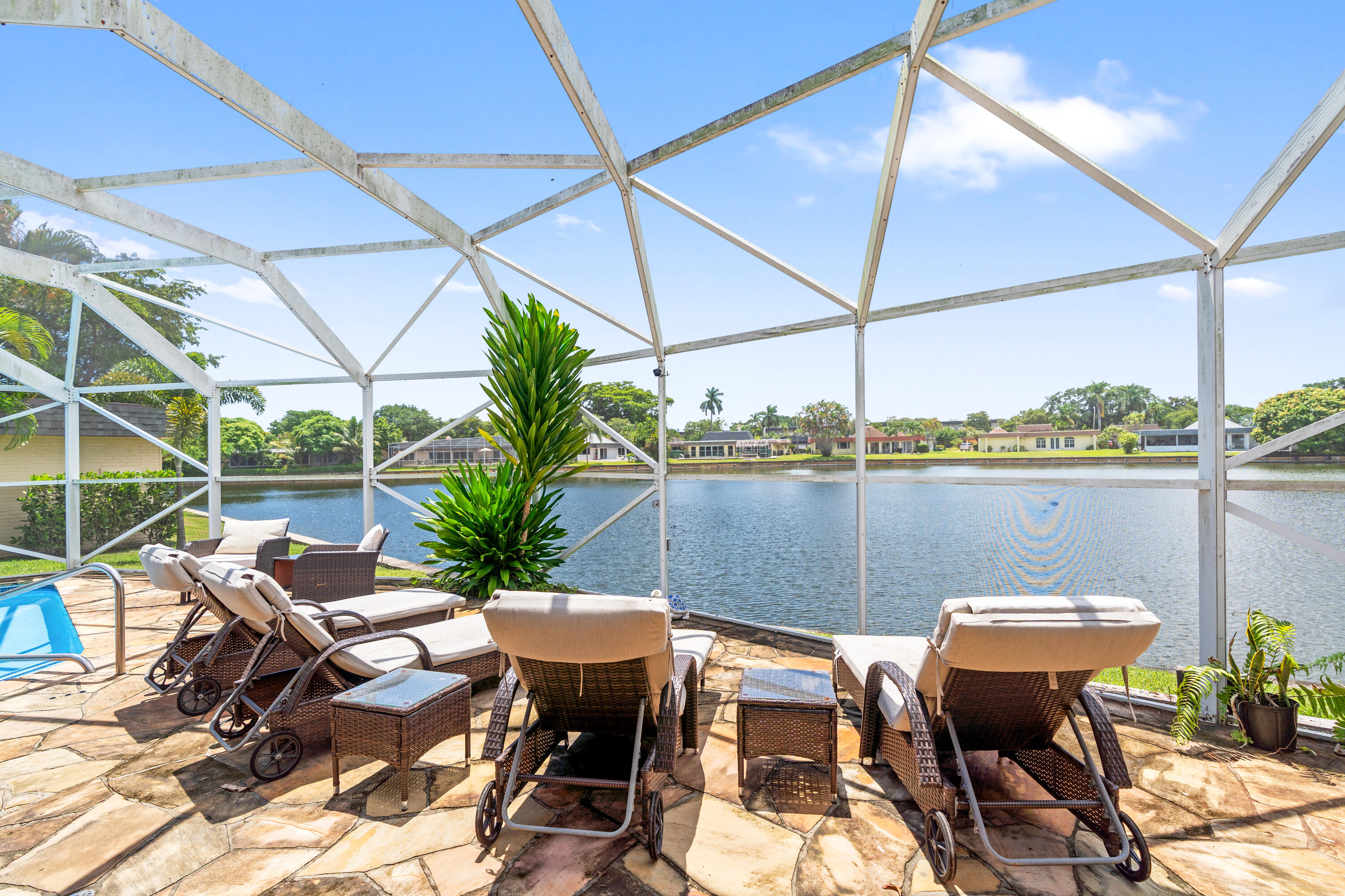 6106 Royal Poinciana Lane — photo