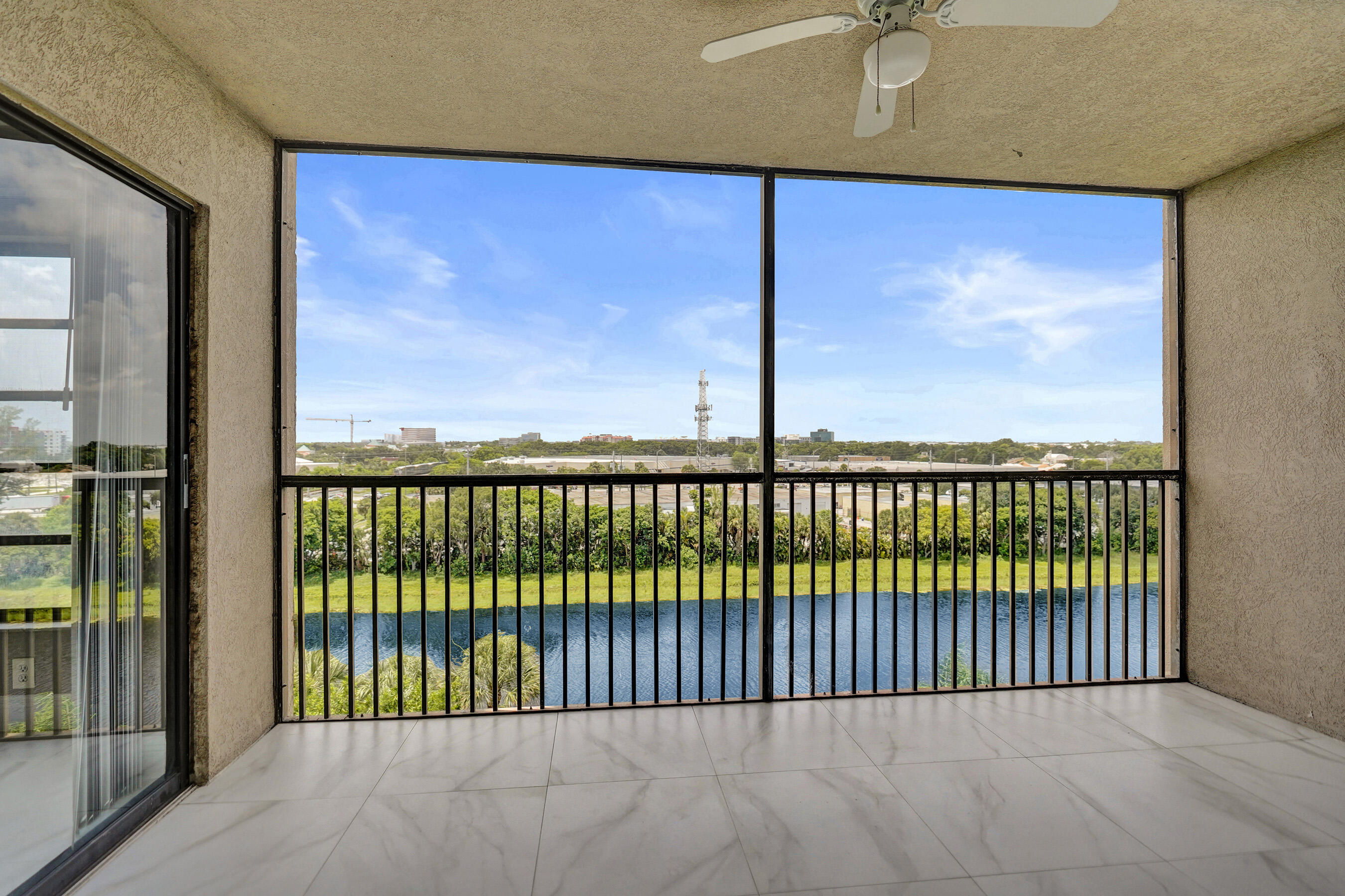 2200 S Cypress Bend Drive 707 — photo