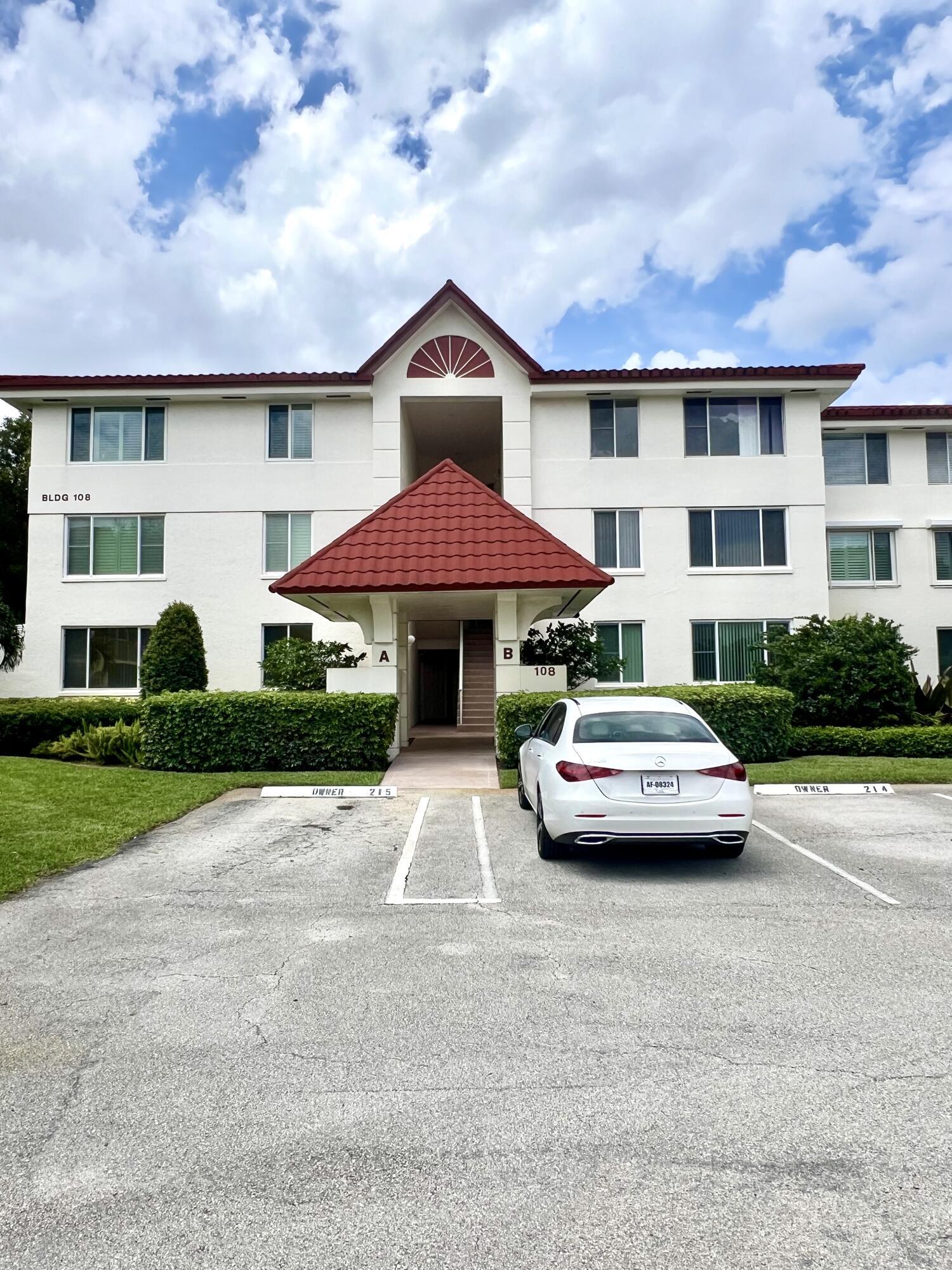 108 Half Moon Circle B3 — photo
