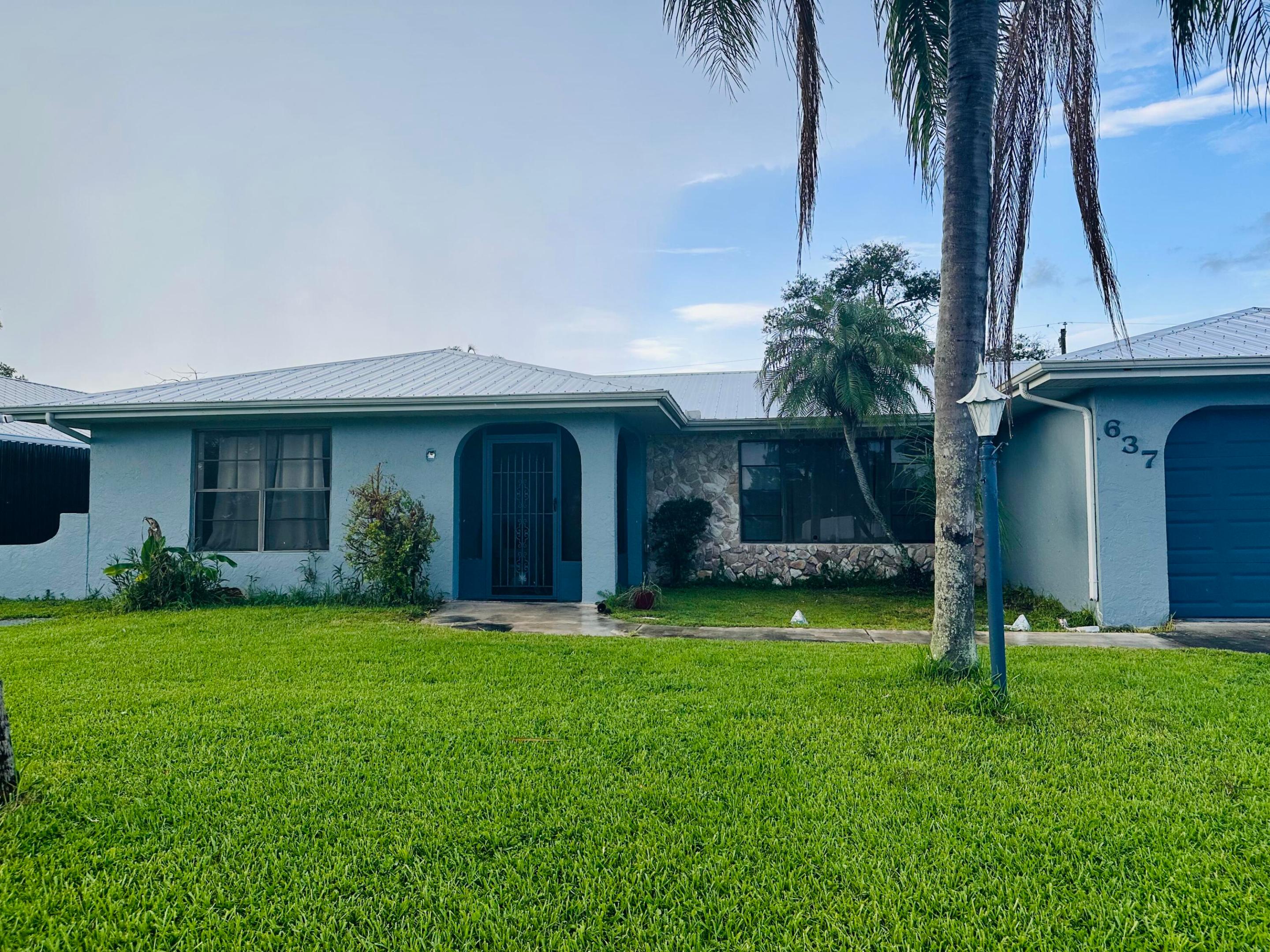 637 SE Thornhill Drive — photo