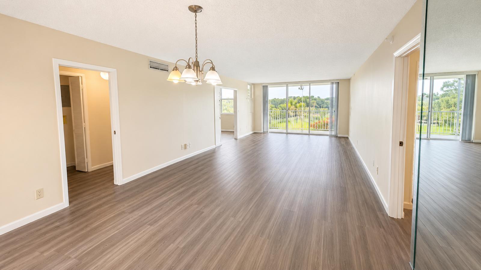 3520 Oaks Way 402 — photo