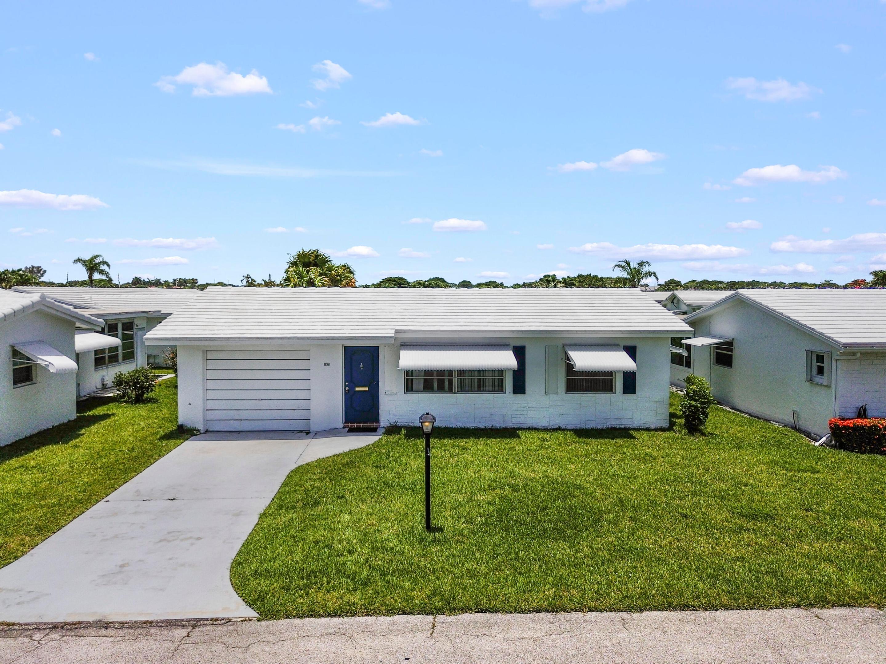 1196 SW Lake Circle — photo