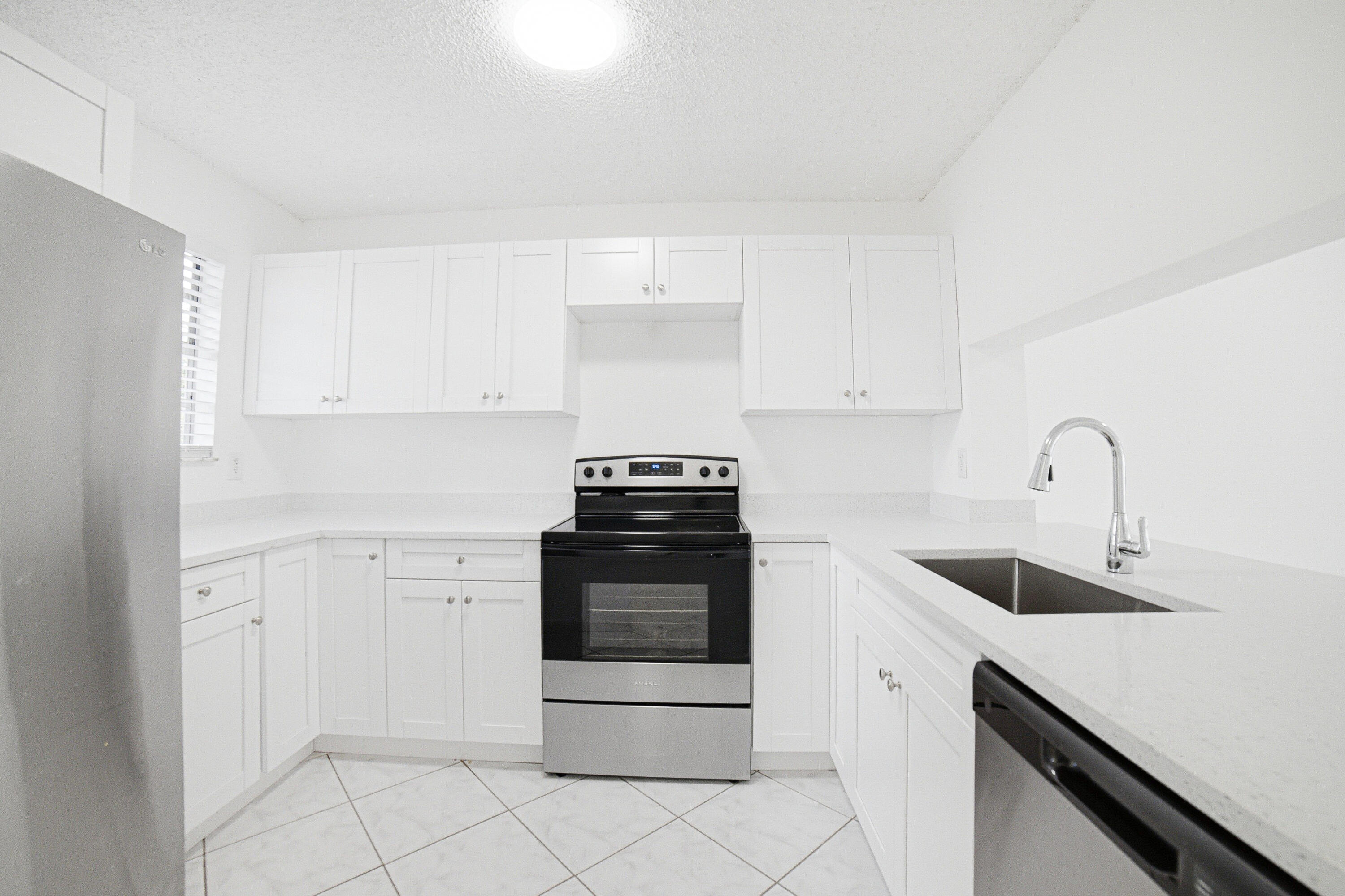 8207 Fairway Road . — photo