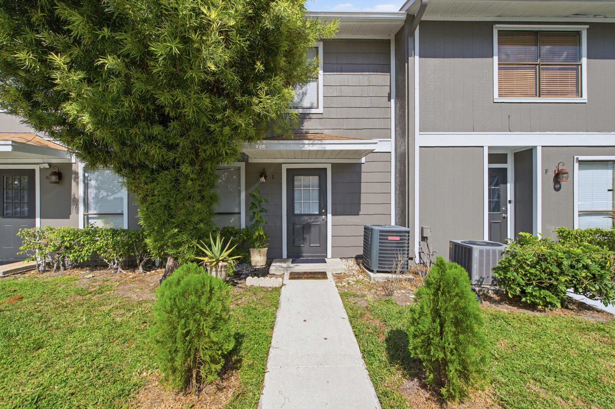 799 Hill Drive E — photo