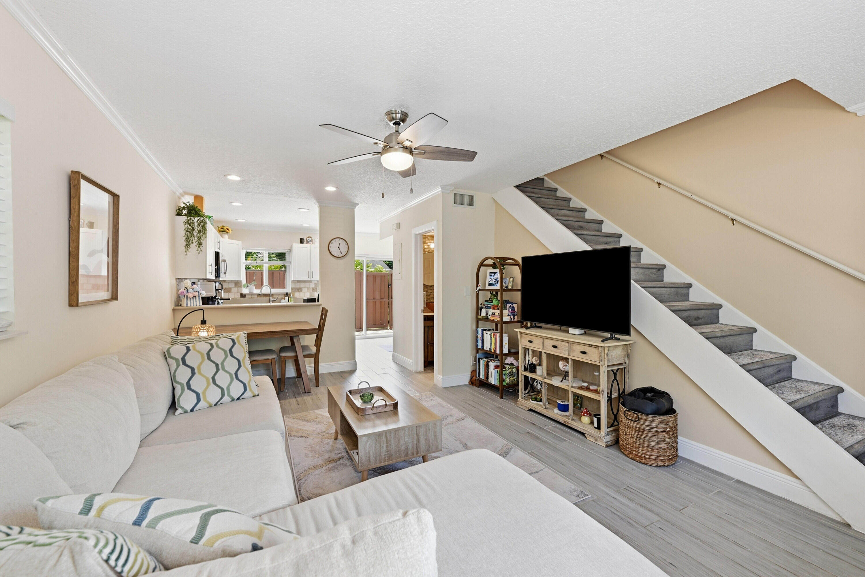 47 NE 20th Court 1H — photo