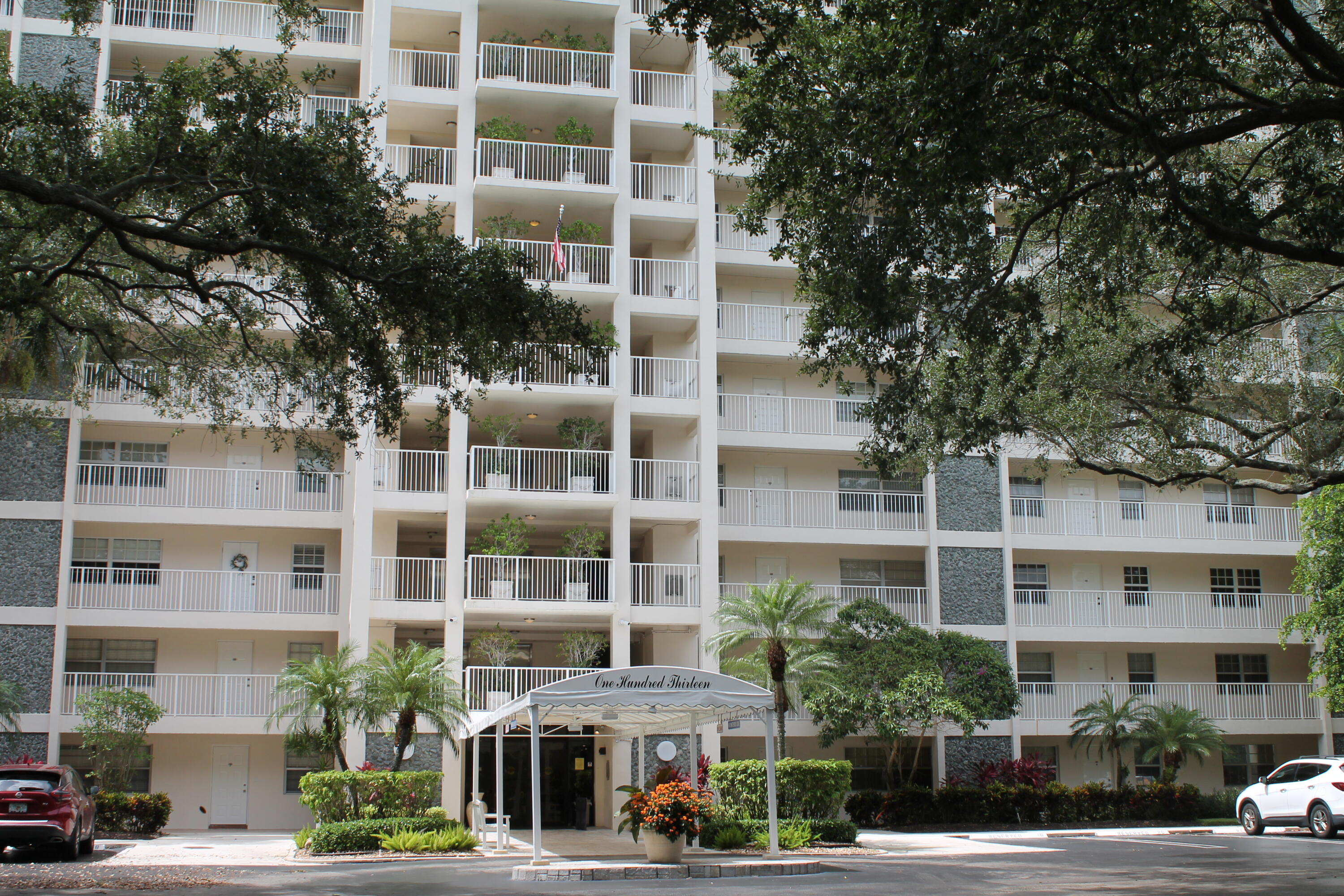 3520 Oaks Way 607 — photo