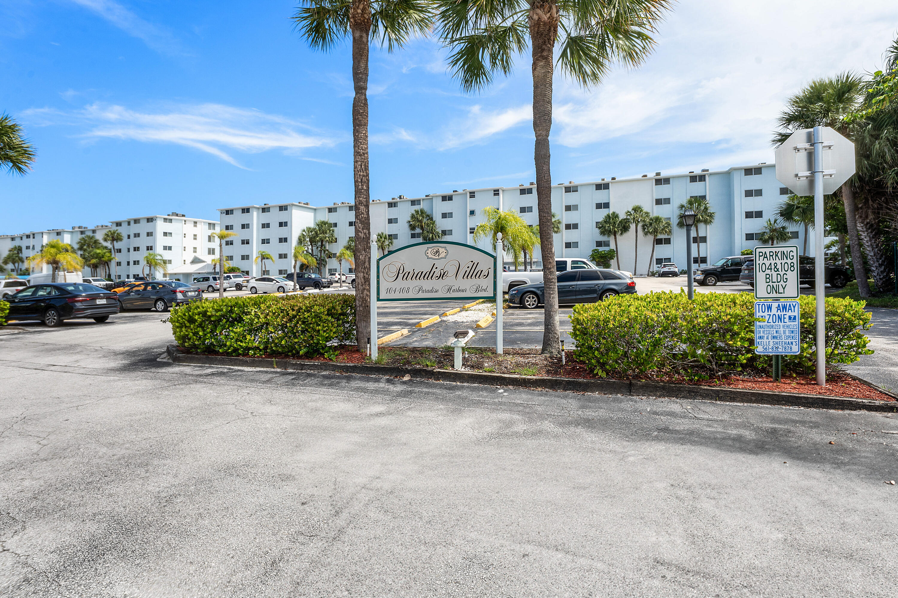 108 Paradise Harbour Boulevard 107 — photo