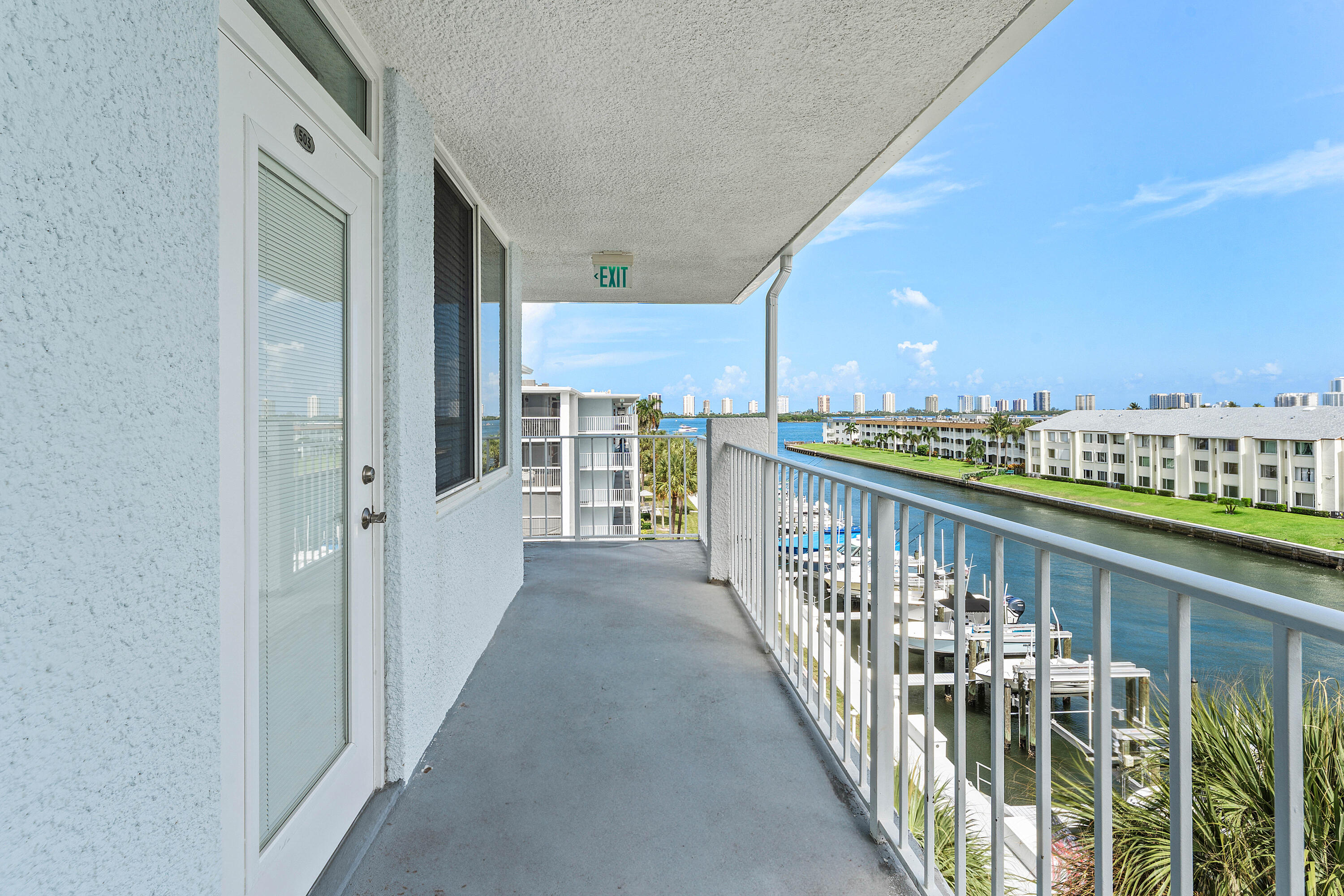 108 Paradise Harbour Boulevard 502 — photo