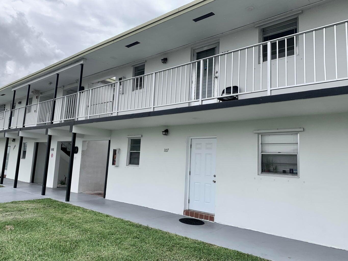1113 Lake Terrace 107 — photo
