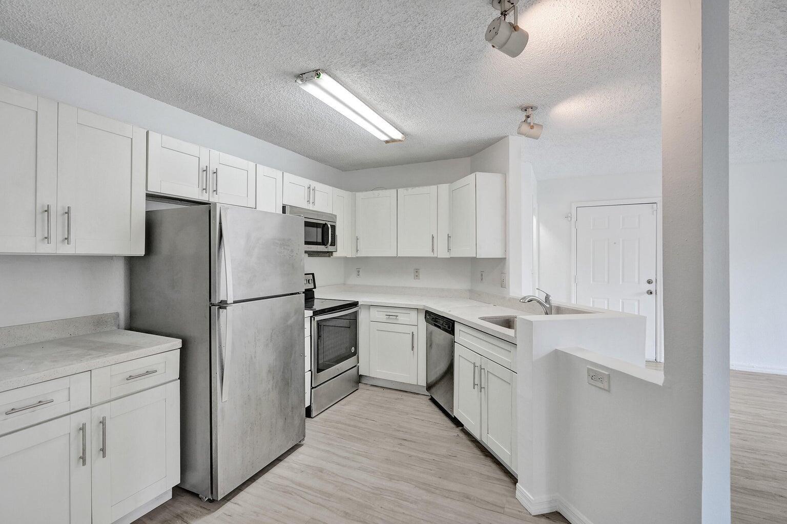 4015 W McNab Road D204 — photo