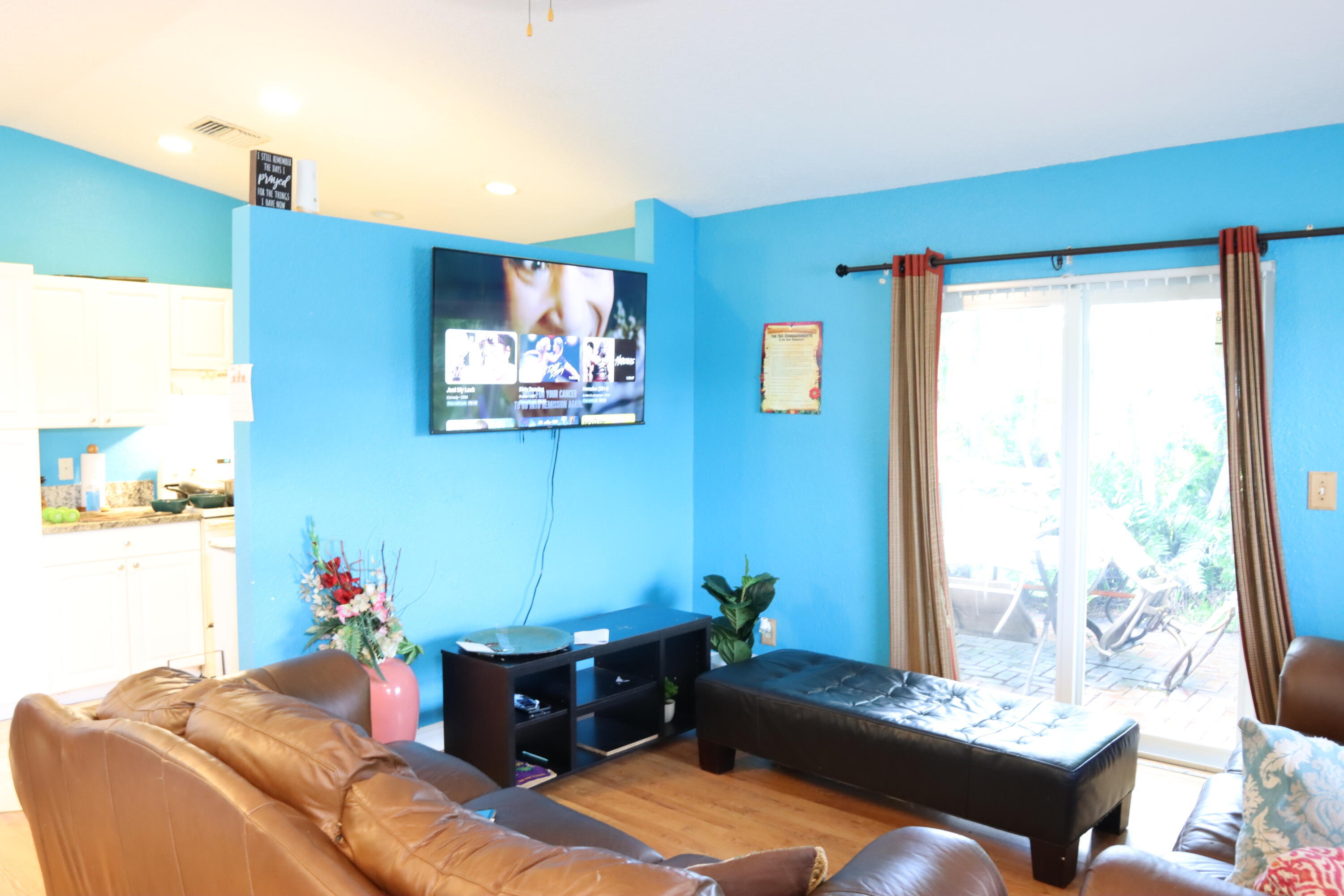 2122 E Ridge Circle E — photo