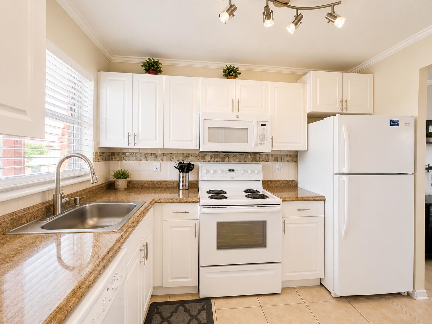2651 Sunrise Lakes Drive E 310 — photo