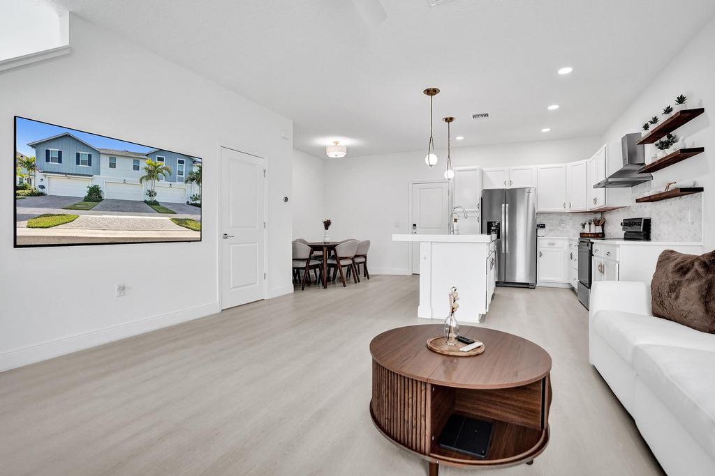 4508 Longwood Lake Square — photo