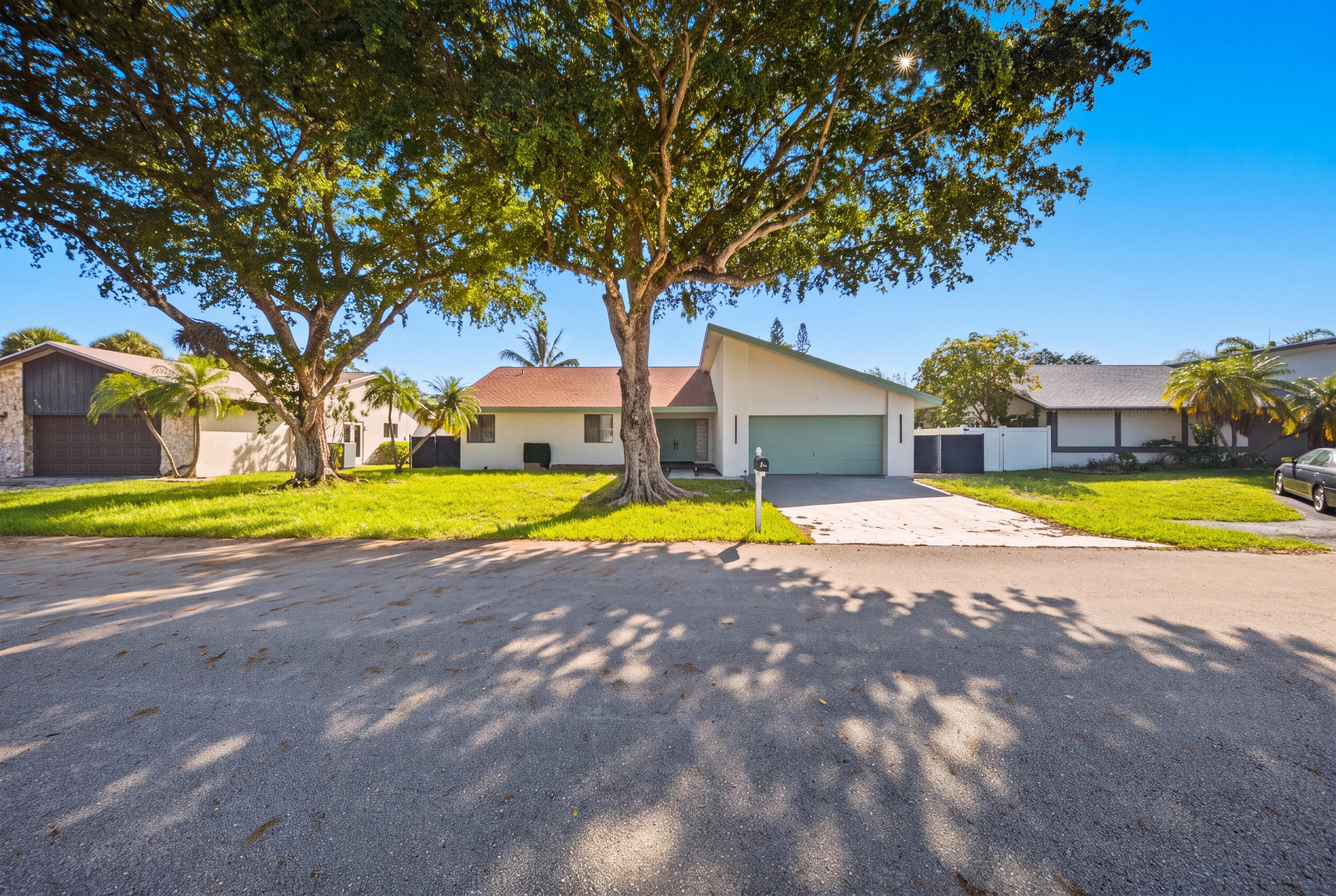 8114 Nutmeg Way — photo