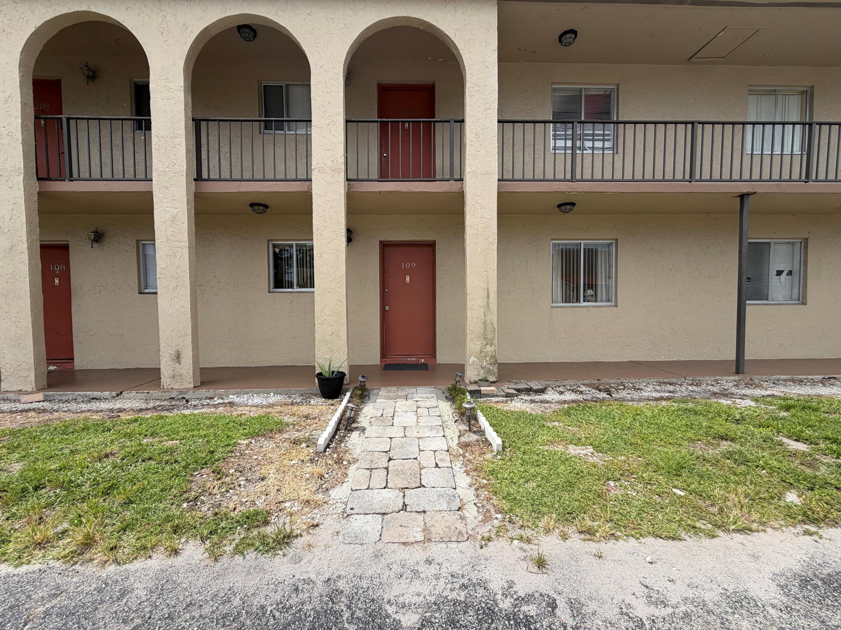 6112 Forest Hill Boulevard 109 — photo