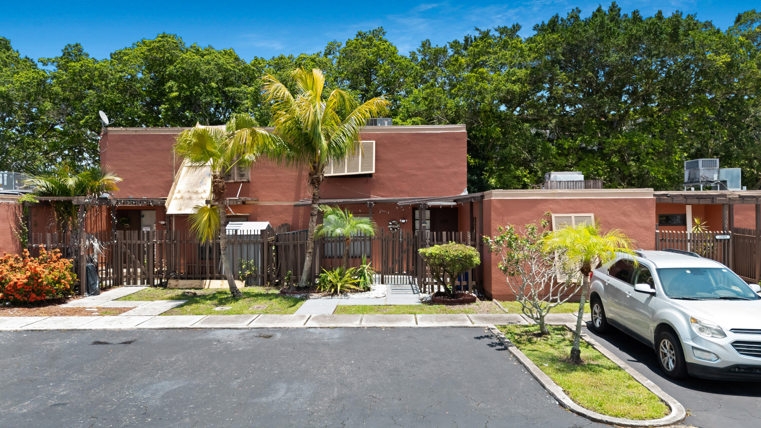 1517 Fairway Road — photo