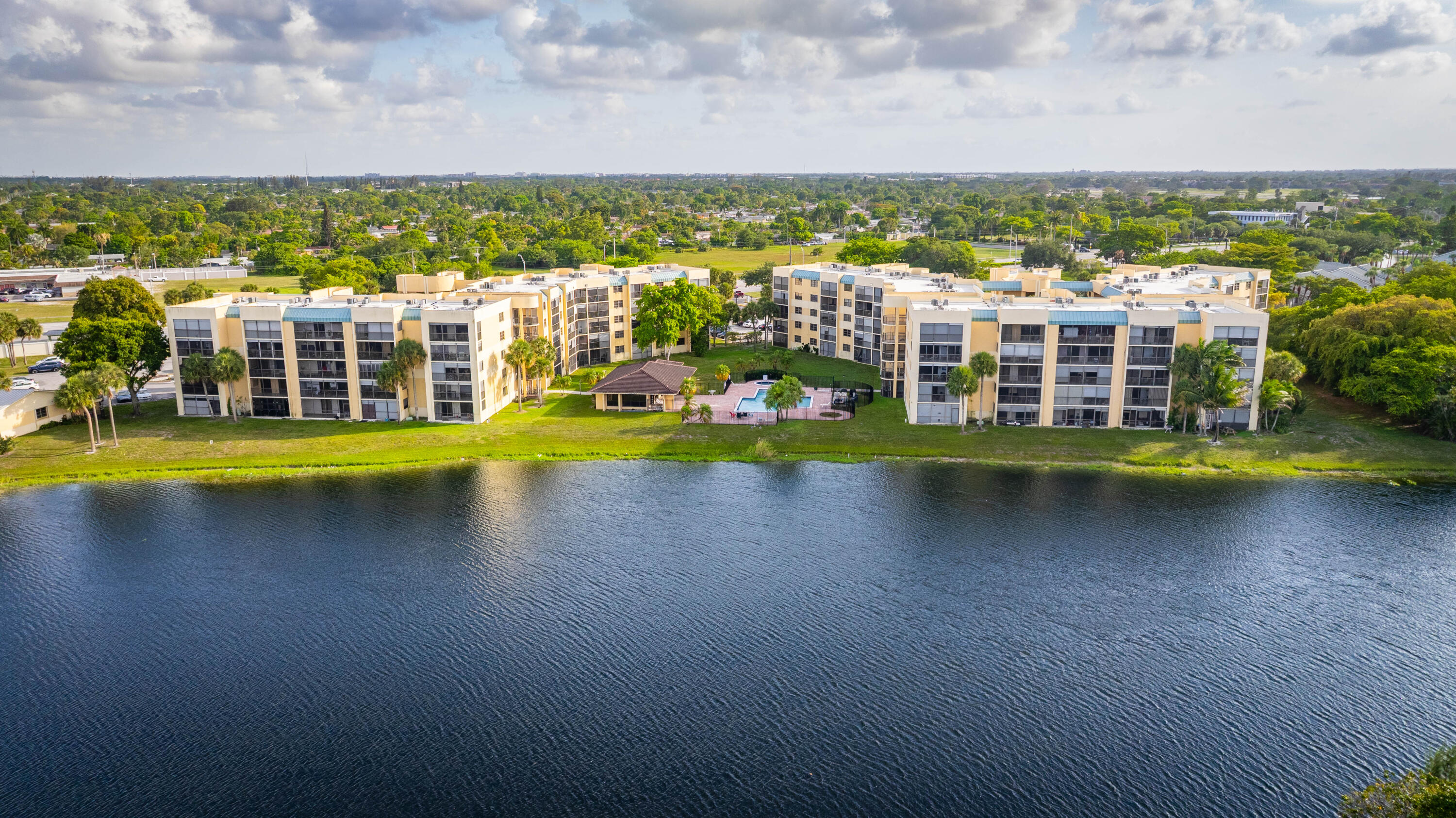 6475 W Oakland Park Boulevard 505 — photo