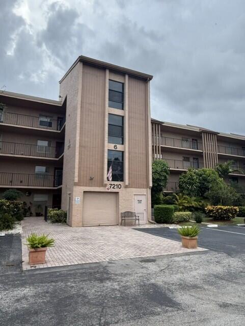 7210 Lake Cir Drive 401 — photo