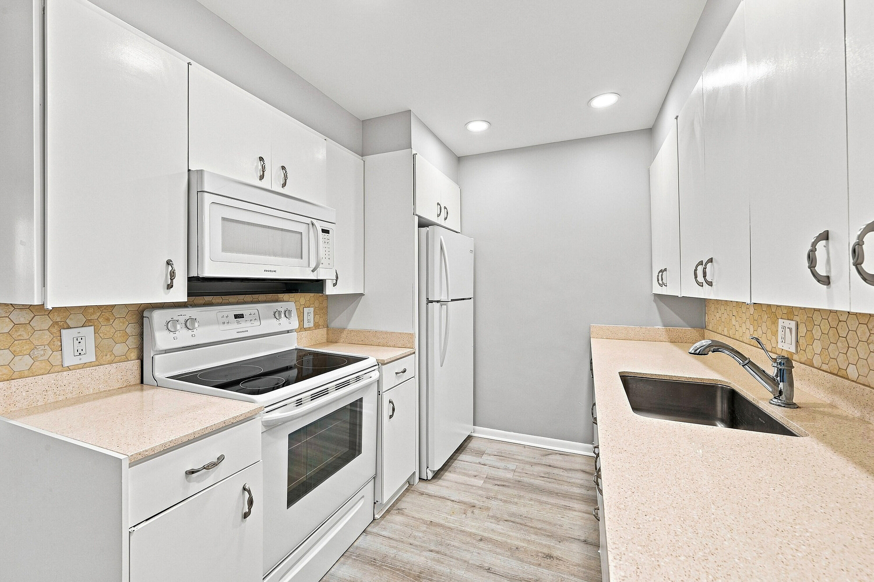 2404 Antigua Circle G4 — photo