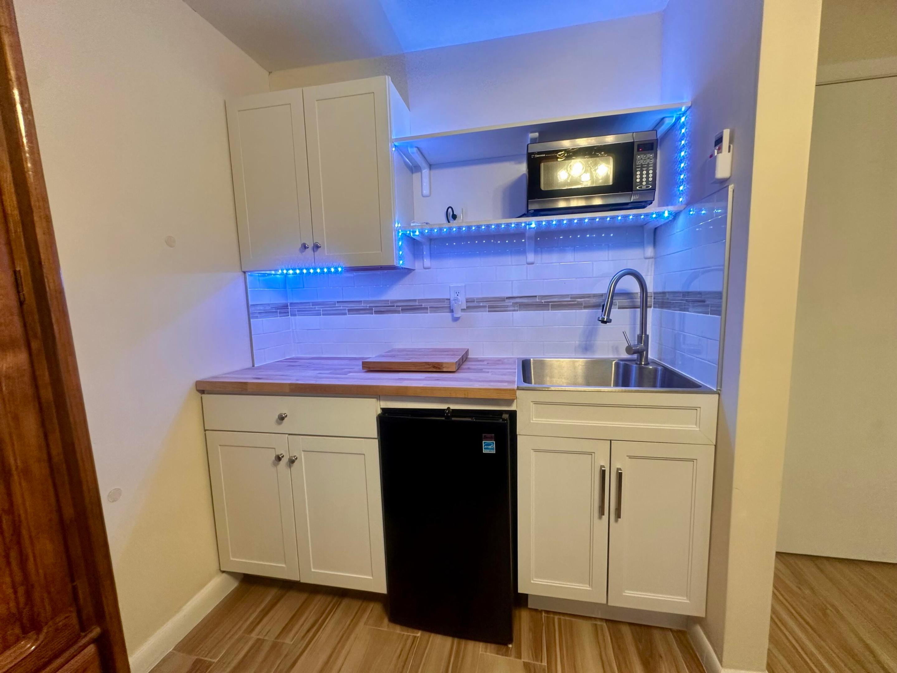 Home in Pompano Beach, FL 33064 — photo 2