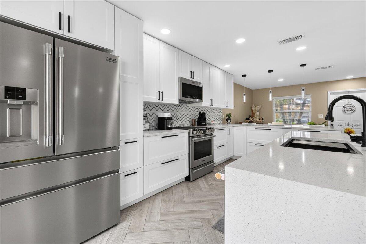3367 Commodore Court — photo