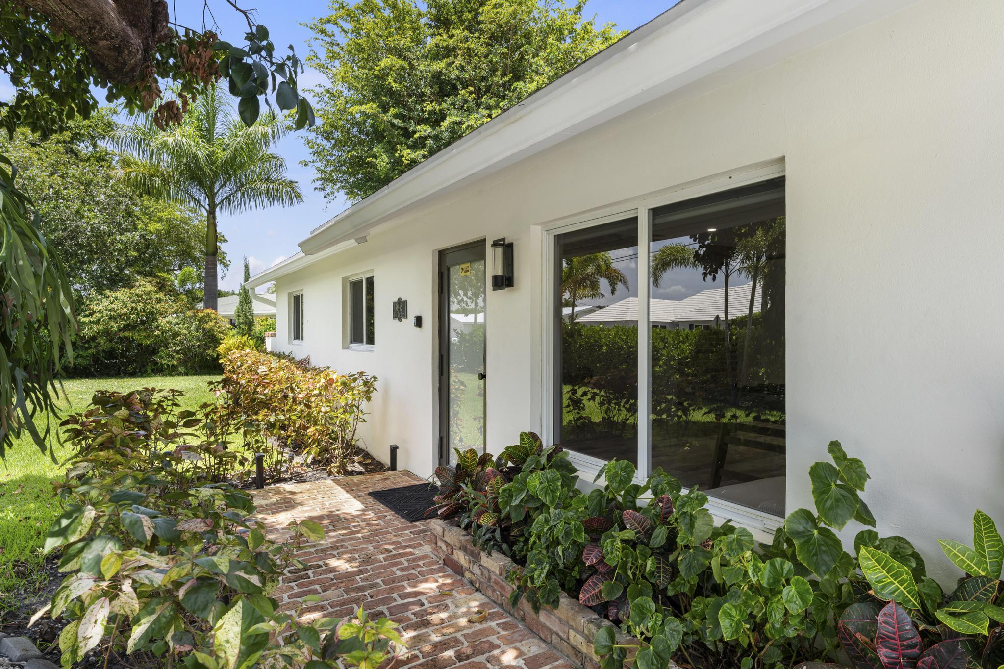 8416 Pine Tree Lane — photo